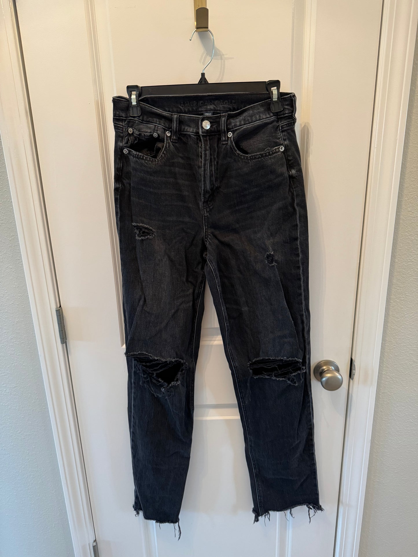 American Eagle Heavily Distressed Jeans Women’s 4 Long Black