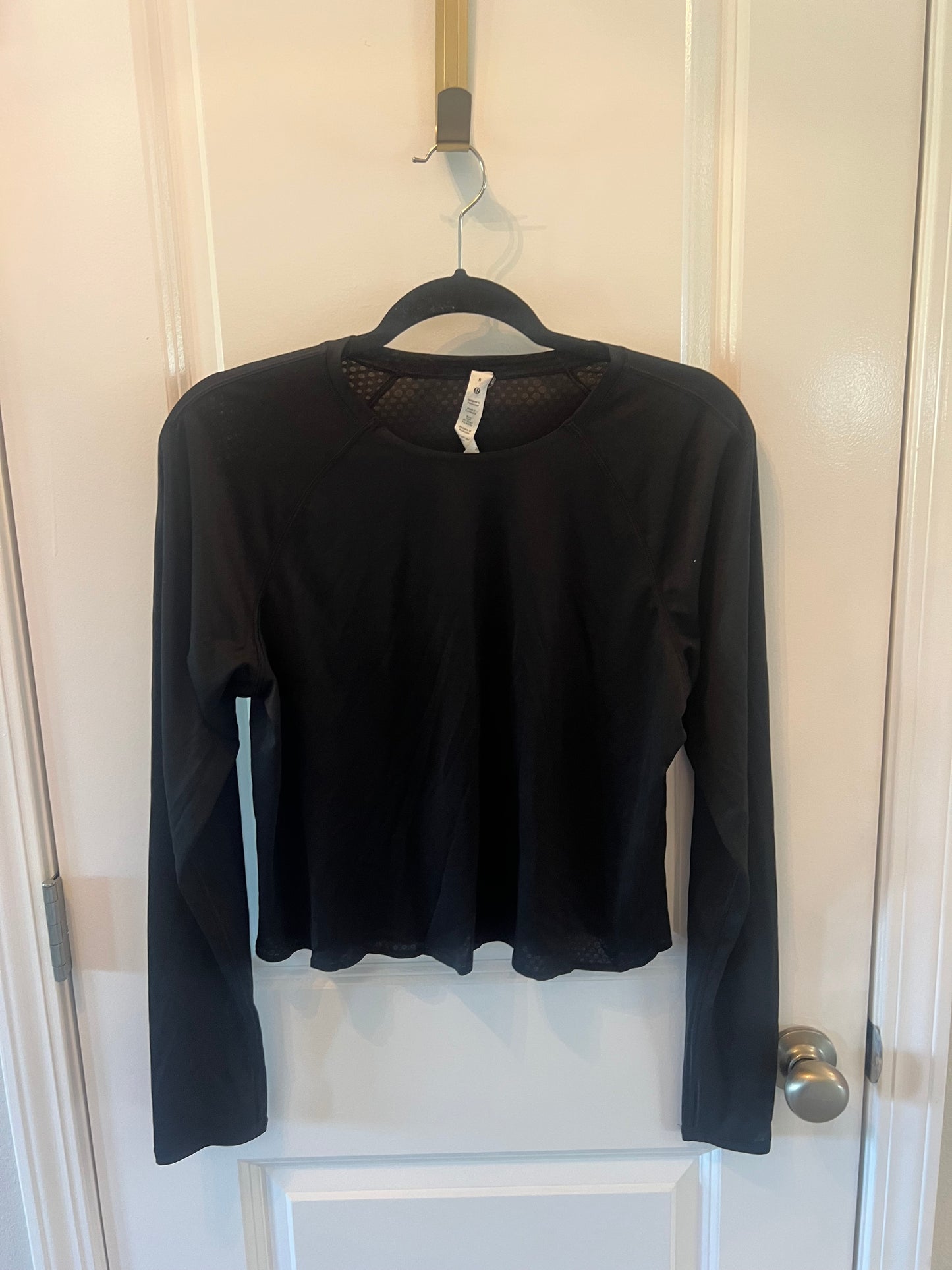 Lululemon Long Sleeve Active Top Women’s Size 8 (Medium) Black