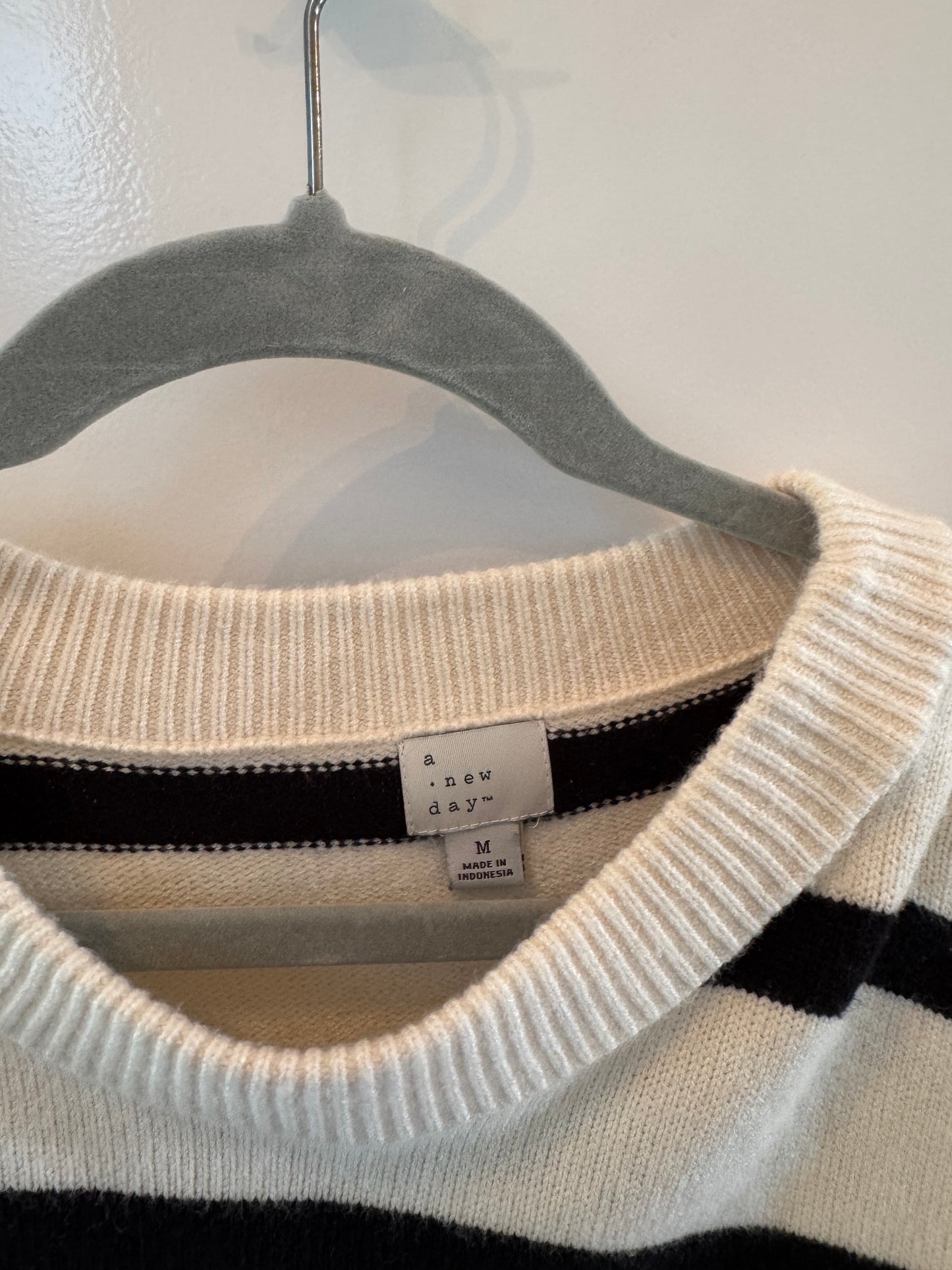 A new day black/cream sweater size medium