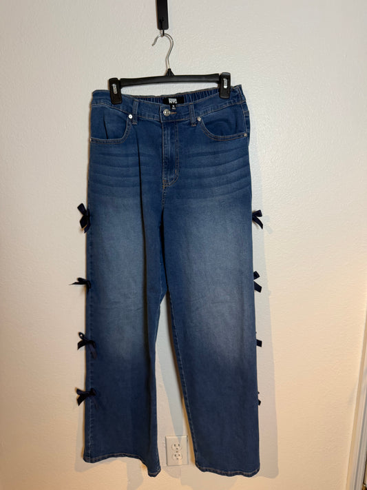 Madden NYC Wide Leg Bow Jeans Women’s Medium