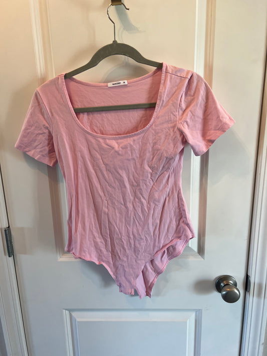 Scoop Neck Short Sleeve Bodysuit Women’s Size Medium Pink