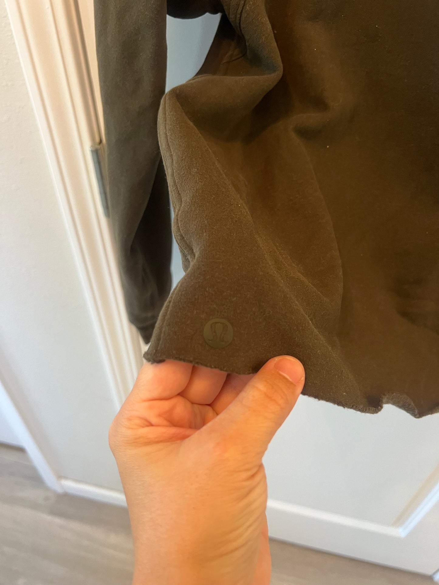 Lululemon Long Sleeve Crewneck Top Women’s Size 6 Olive Green