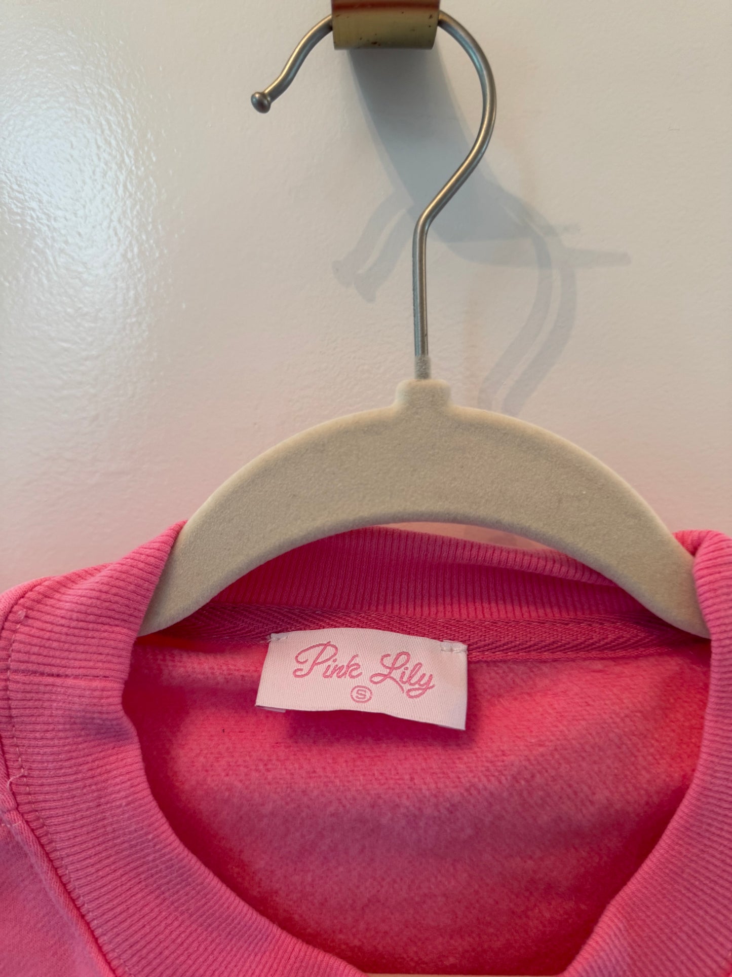 Pink Lily Heart Sweatshirt Women’s Small