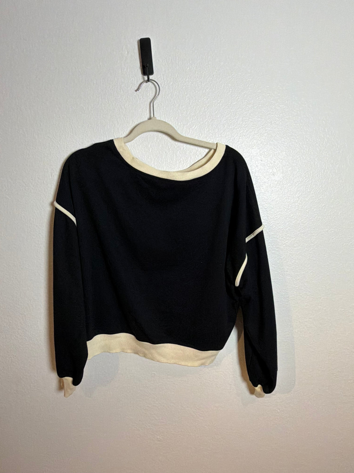 Women’s Black & Cream Set Size Medium