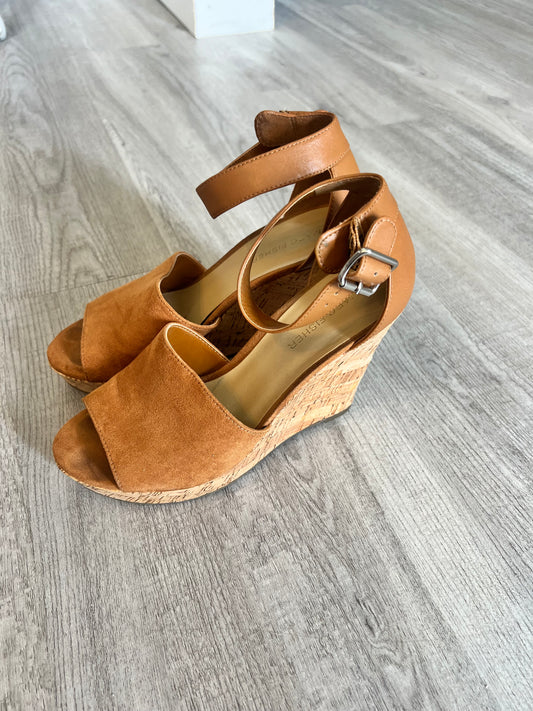 Marc Fisher Hillory Wedge Sandal Women's Size 7 Tan