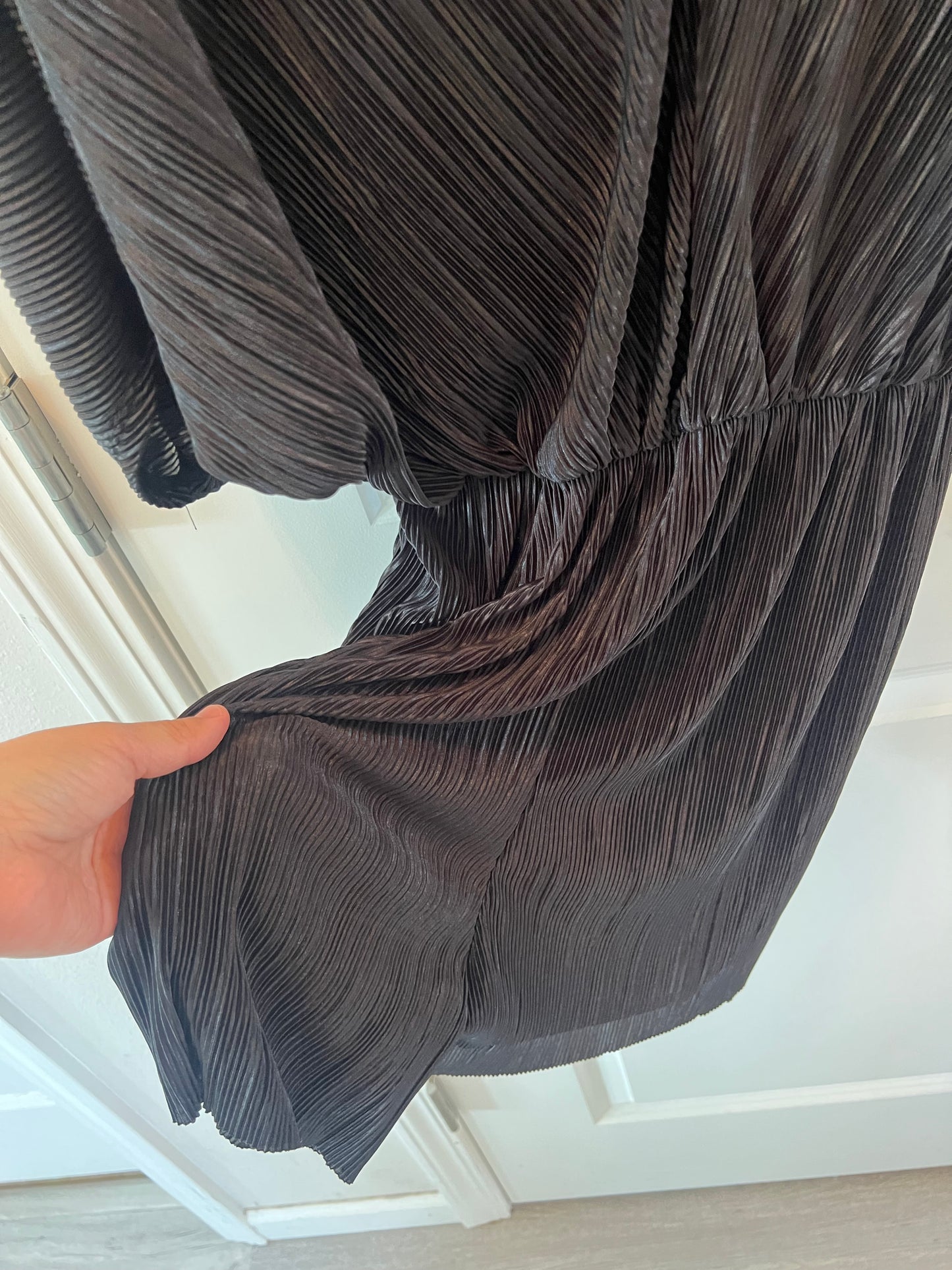 Vine & Love Pleated Romper Women’s Size Medium Black