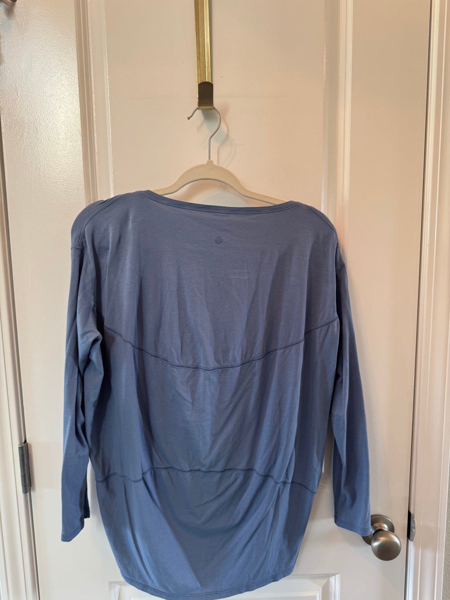 Lululemon Back in Action Long Sleeve Shirt Women’s Size 6 Water Drop