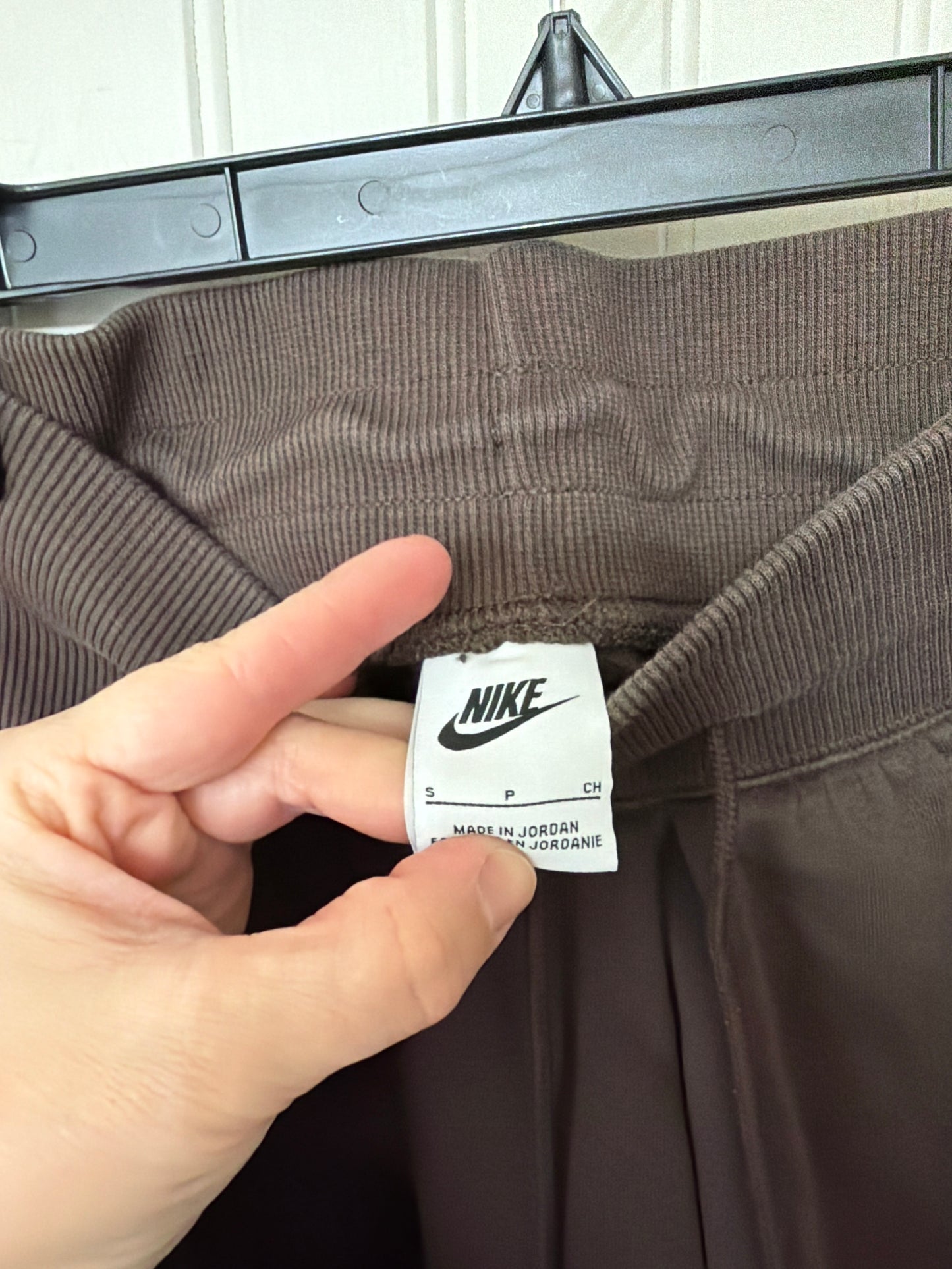 Nike Jogger Sweatpants Women’s Small Brown
