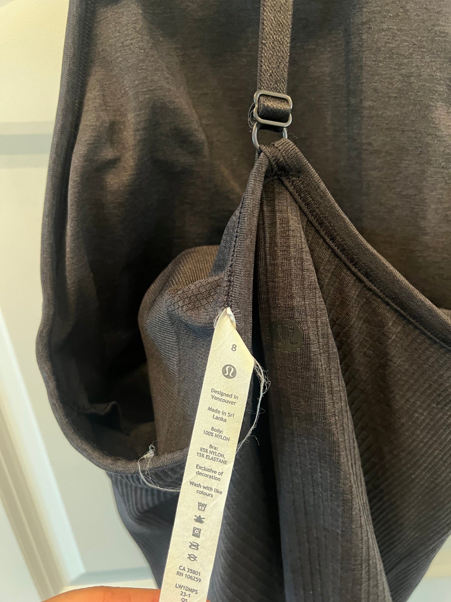 Lululemon Yoga Top TStrap Back Women’s Size 8 (Medium) Black