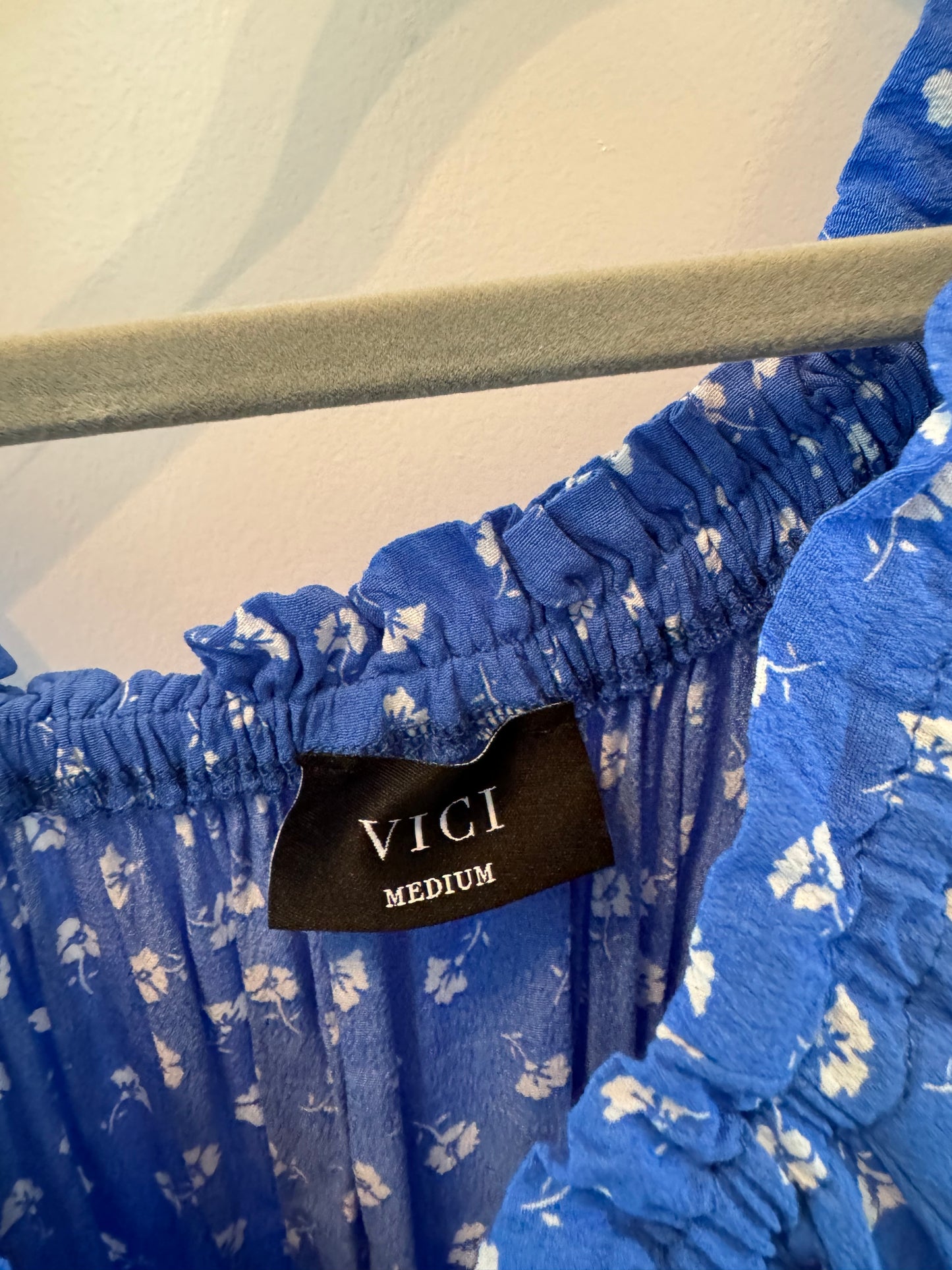 Vici Floral Hi Lo Dress Women’s Size Medium Blue