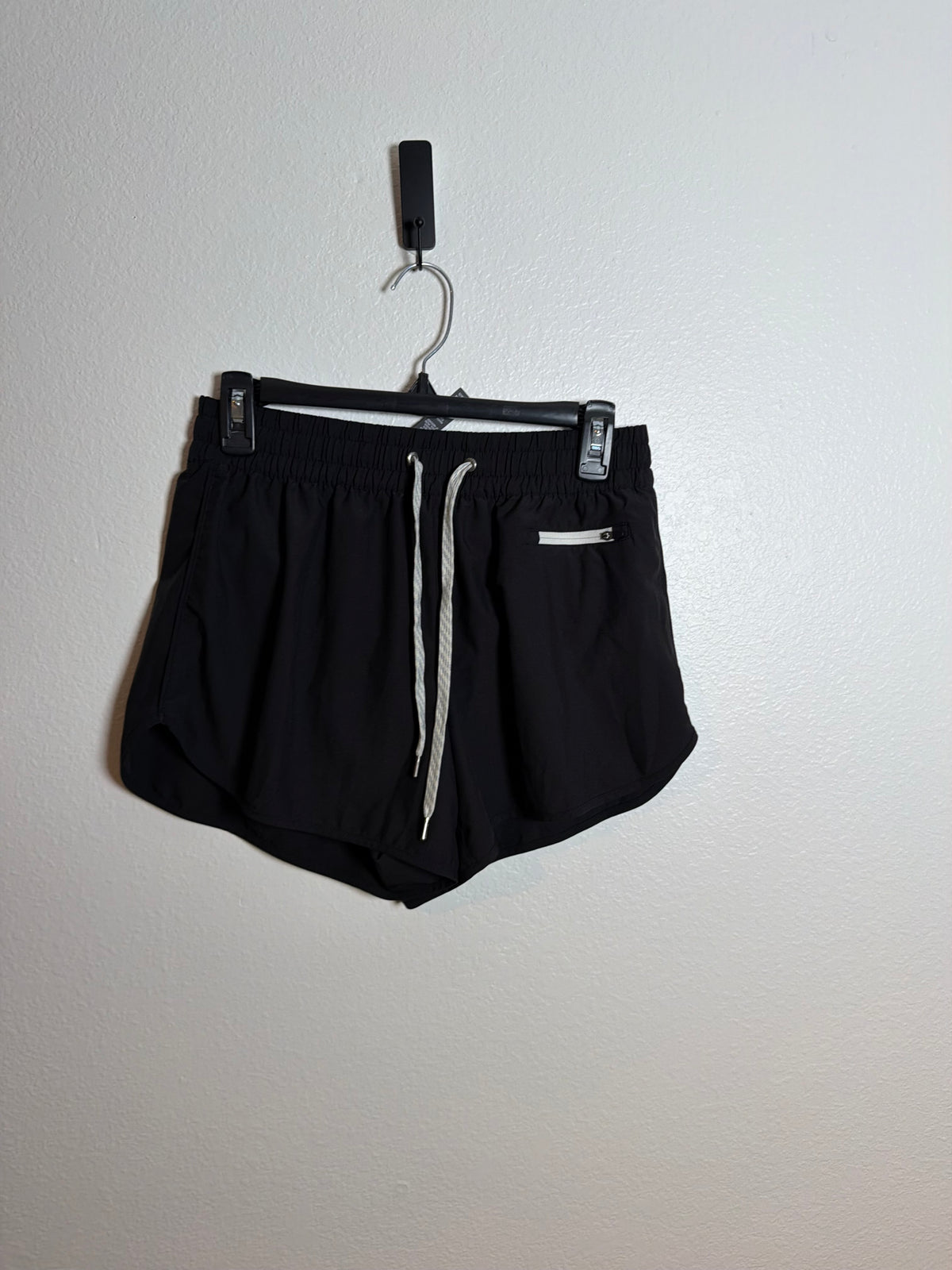 Vuori Women’s Black Shorts Size Medium