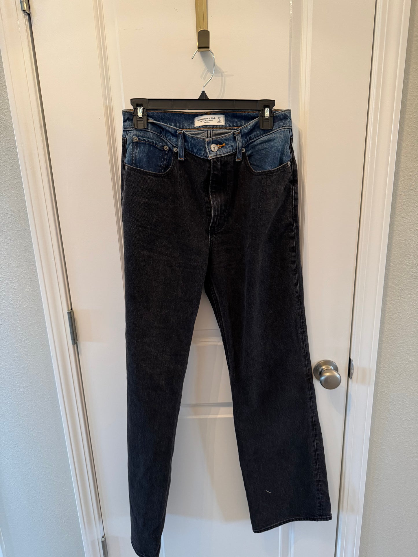 Abercrombie & Fitch The 90s Relaxed Dark Wash Jeans High Rise Women’s 4 Long Black