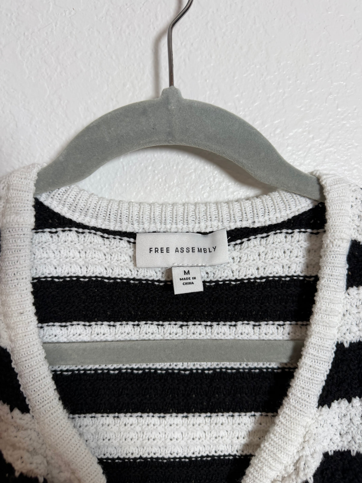 Free Assembly Sweater Size Medium