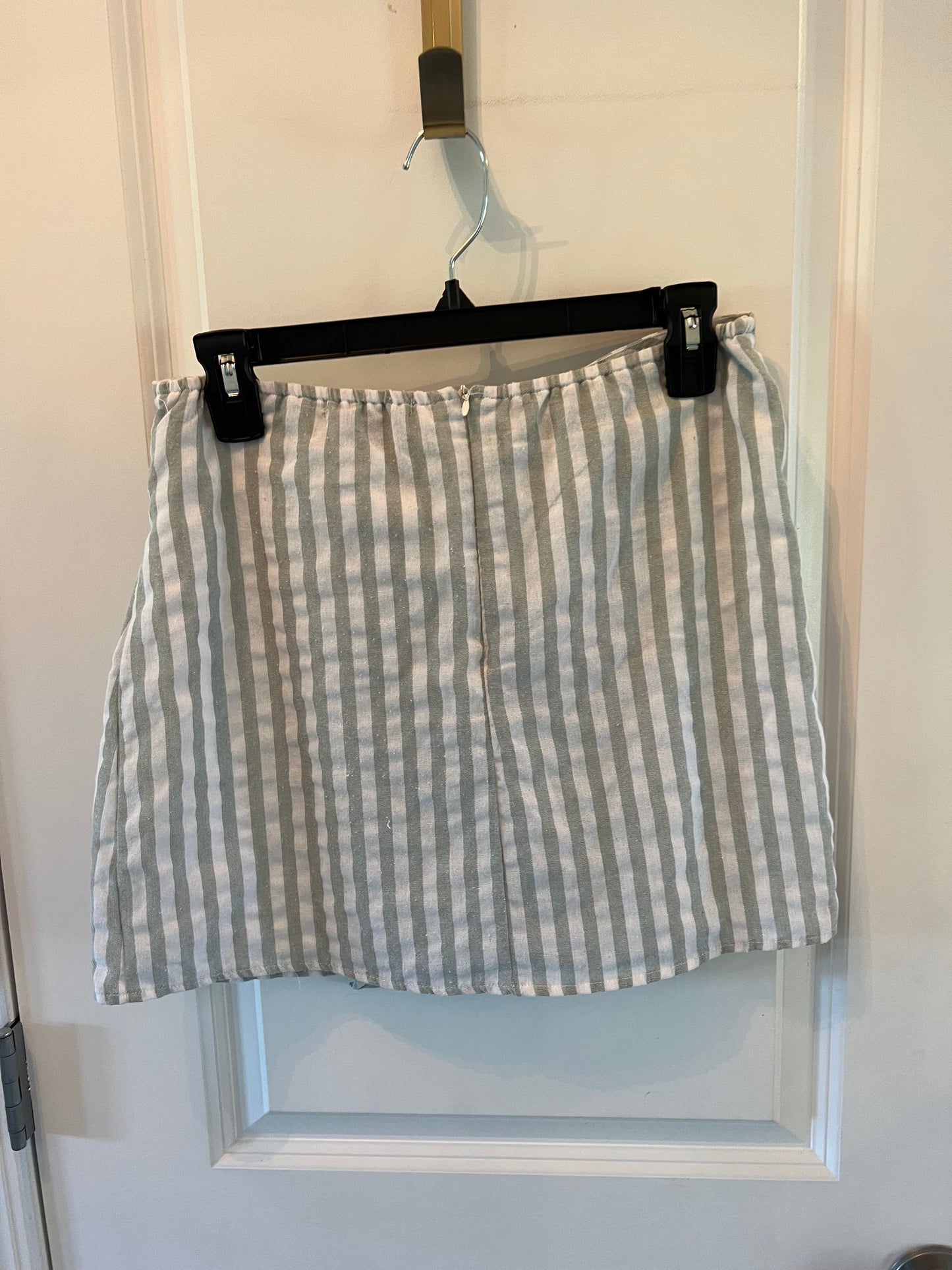 Knot Front Stripe Skirt Women’s Size Medium Gray