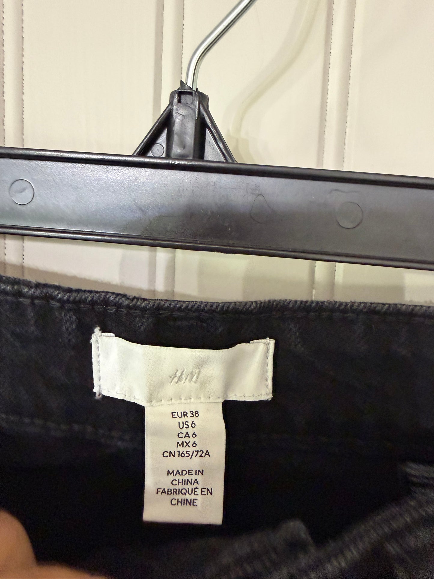 H&M Denim Shorts Women’s Size 6 Black