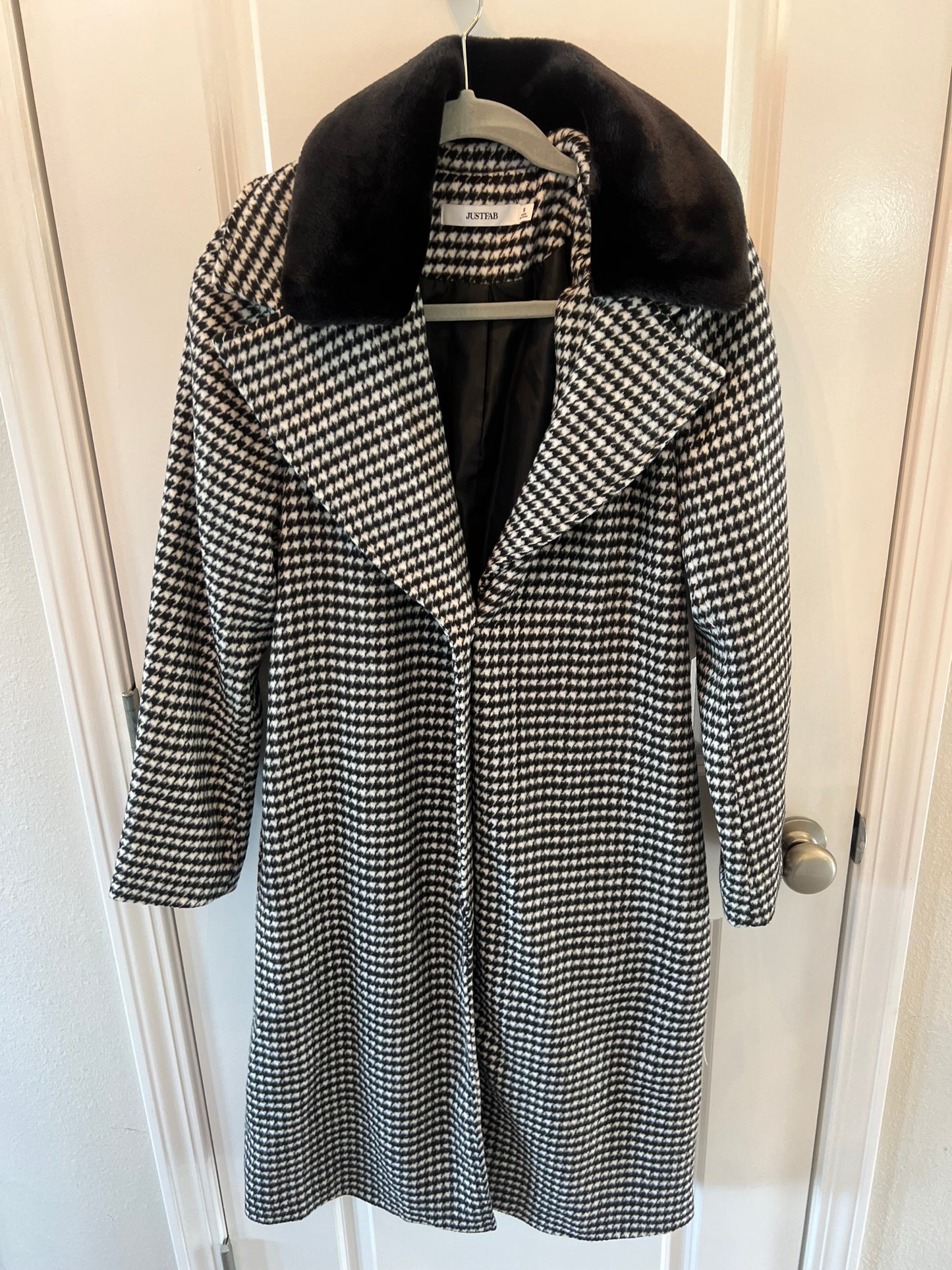 Just Fab Houndstooth Car Coat w Faux Fur Collar Women’s Size Small Black