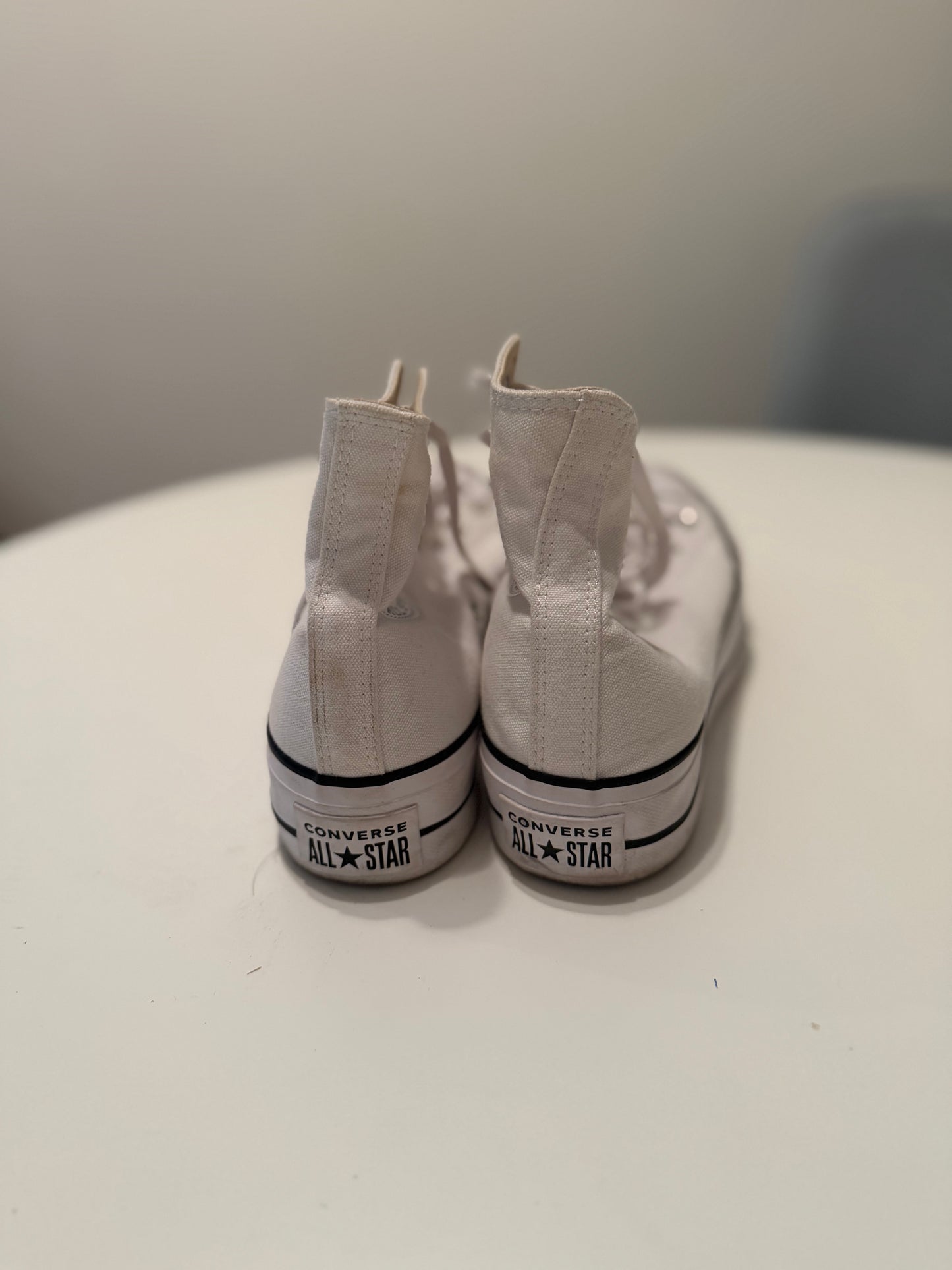Converse High-Top Sneakers Women’s 6 White