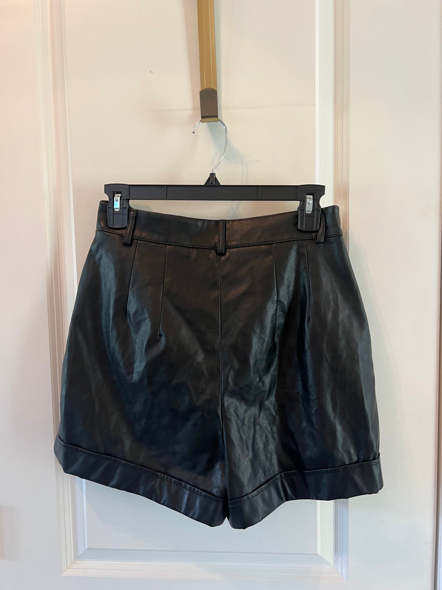 Express Faux Leather Shortie Extreme High Rise Women’s Size 6 Black