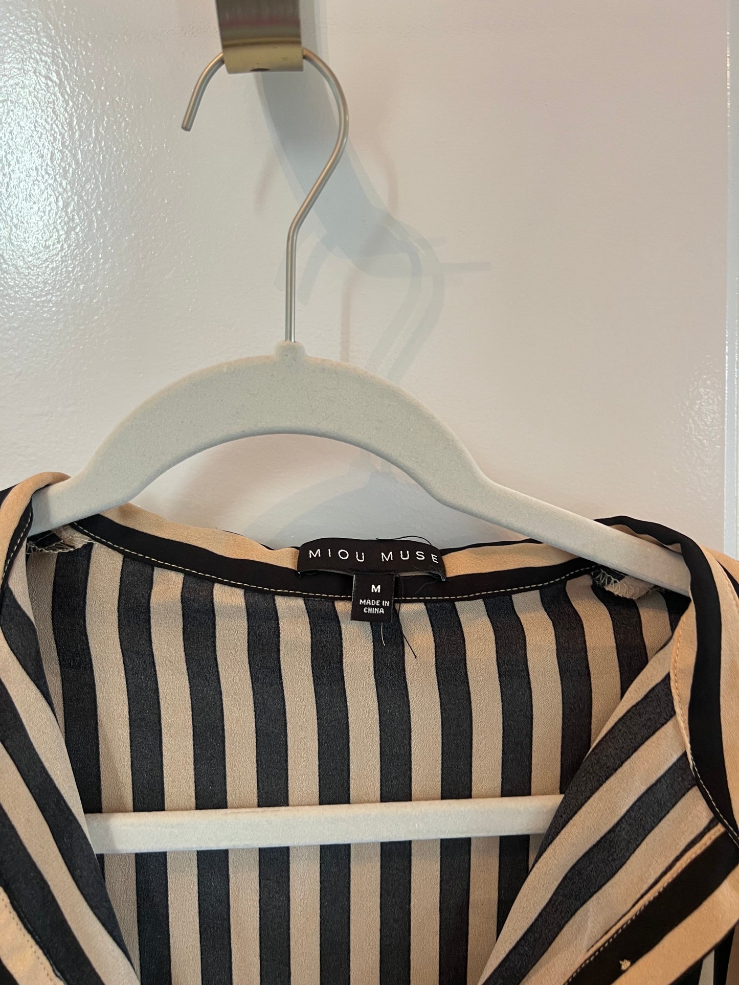 Miou Muse Stripe Button Front Short Sleeve Top Women’s Size Medium Tan