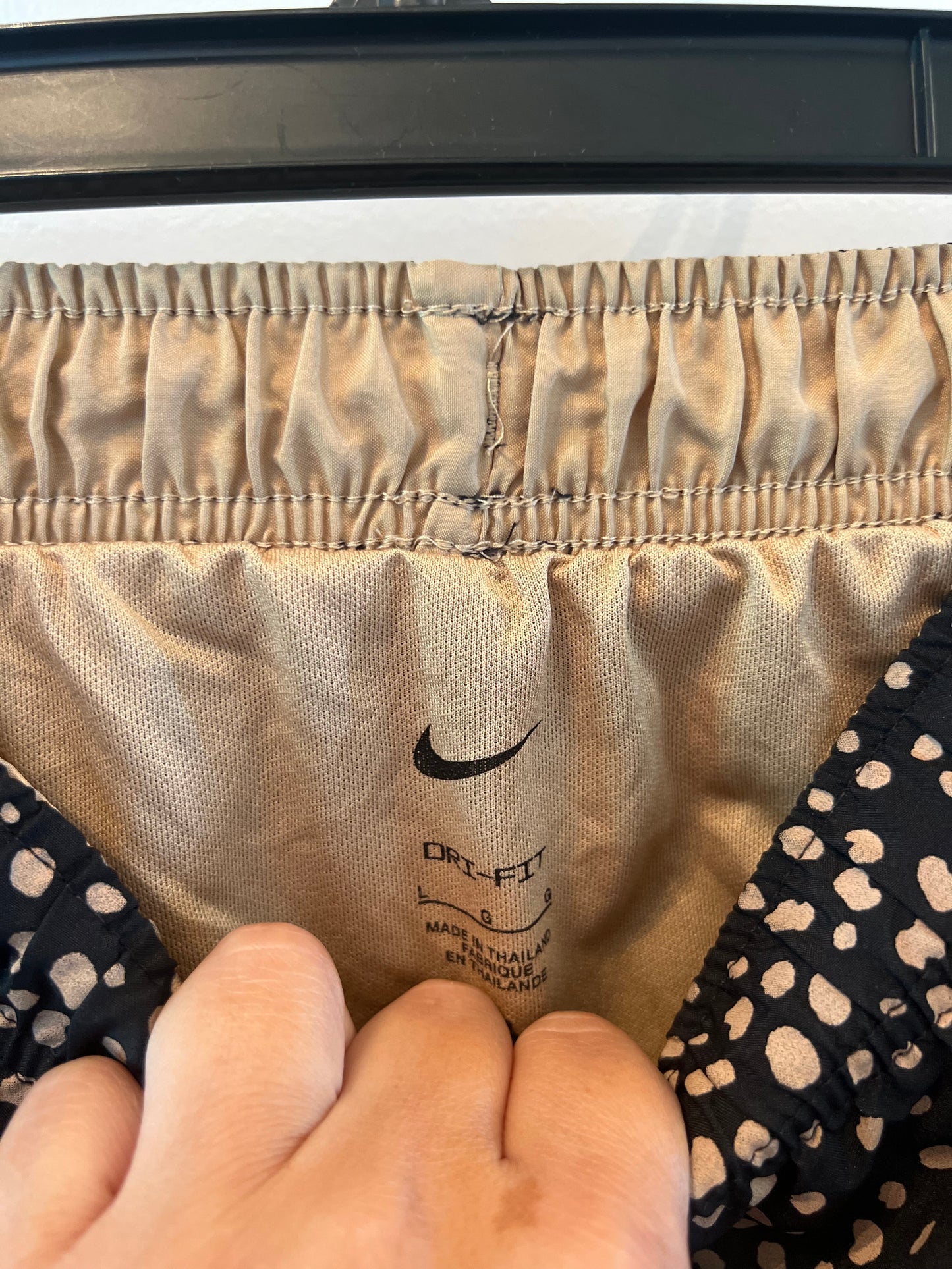 Nike Spotted Print Active Shorts Women’s Size Large 12-14 Tan
