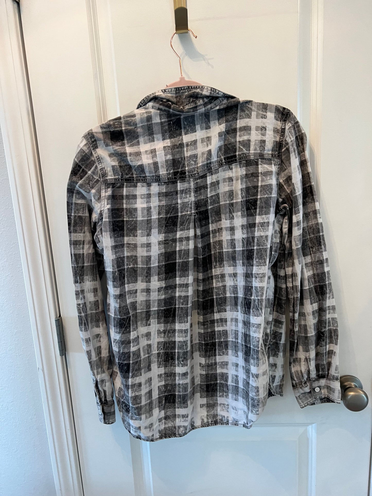 Button Front Plaid Flannel Women’s Size Medium Black