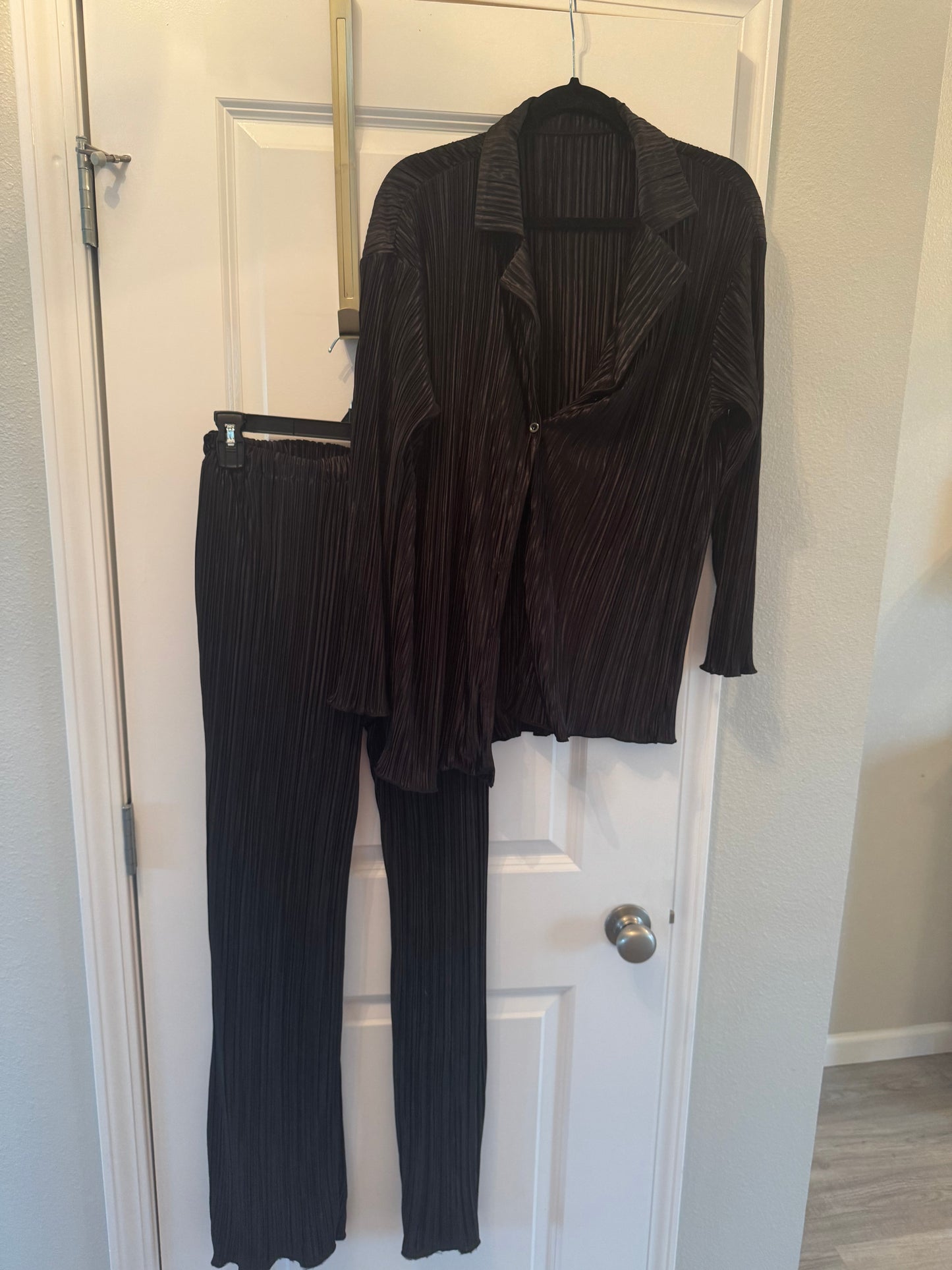 Pleated Two Piece Matching Set Women’s Medium Black