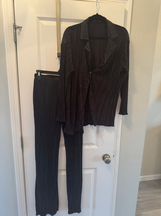 Pleated Two Piece Matching Set Women’s Medium Black