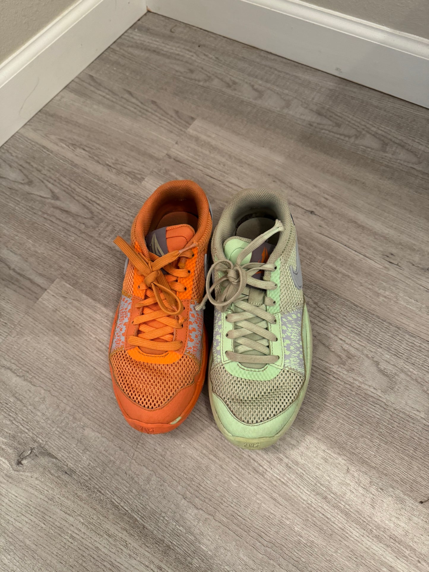 Nike JA 1 Mismatched Low Top Basketball Sneakers Big Kids Size 5.5 Mandarin Vapor Green