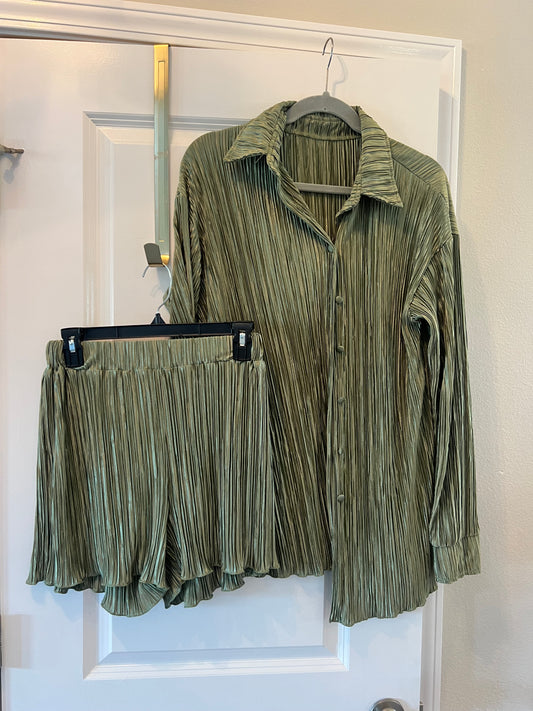 Pleated Long Sleeve Shirt & Shorts Matching Set Women’s Size Small Sage Green