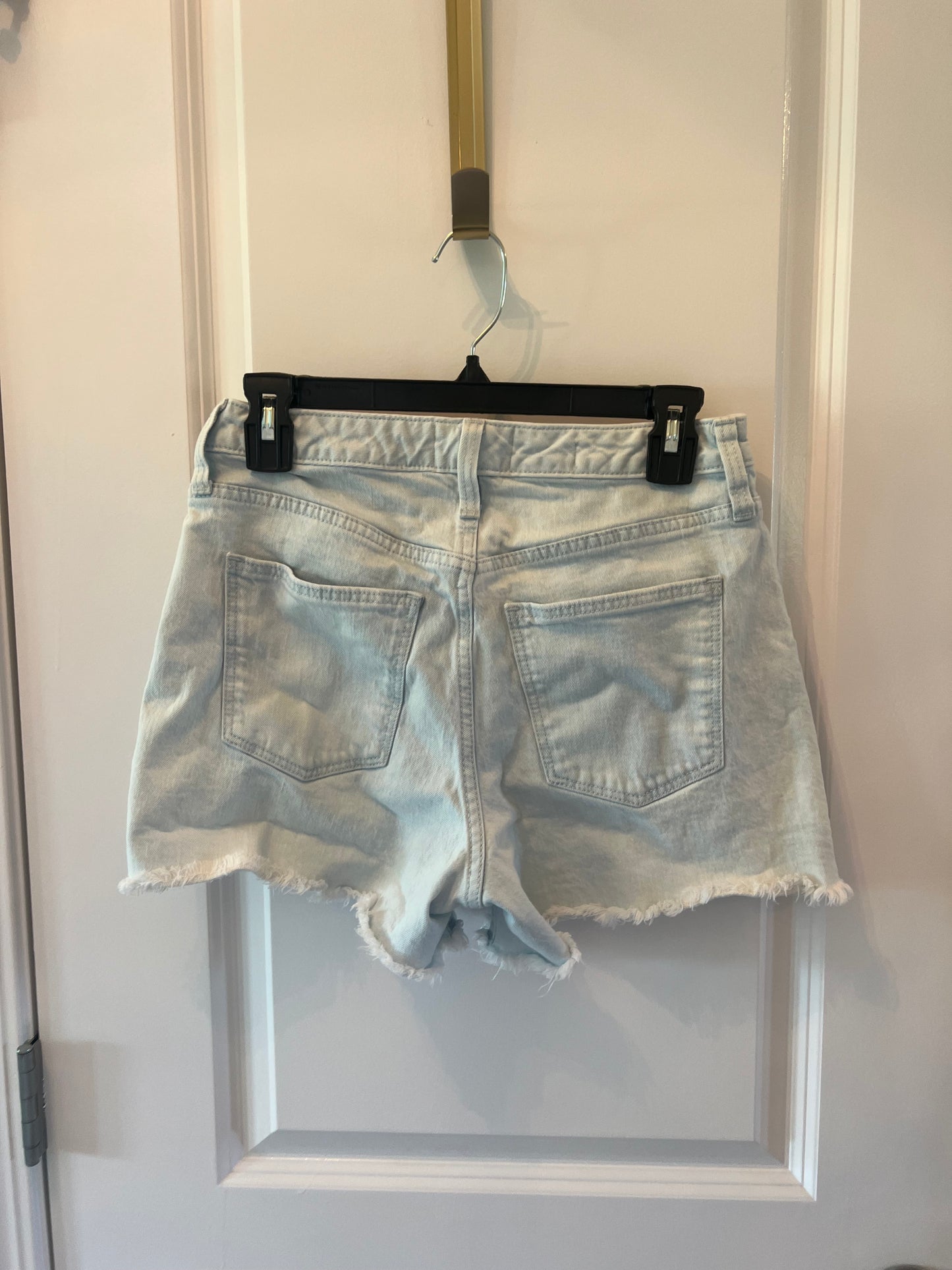 Universal Thread Vintage Midi Cut Off Jean Shorts Women’s Size 4/27 Reg Light Wash