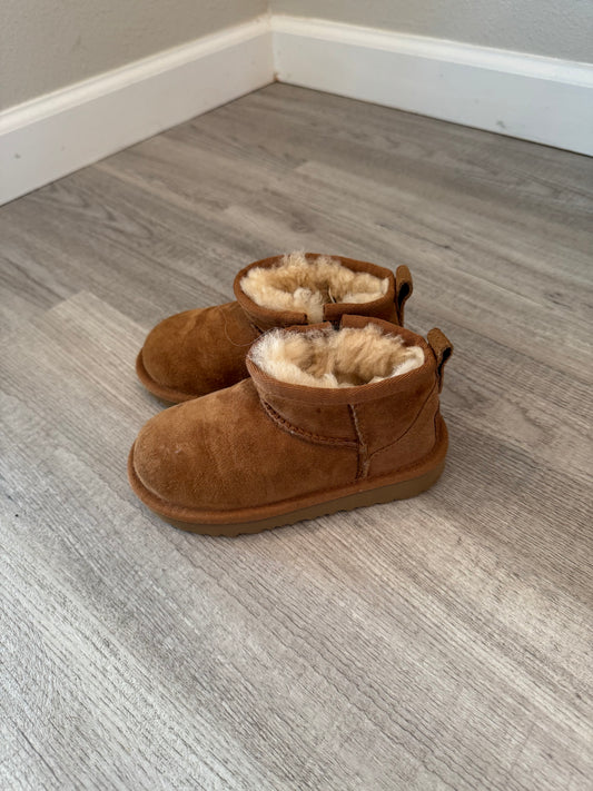 Toddler Ugg Short Boots Size 9