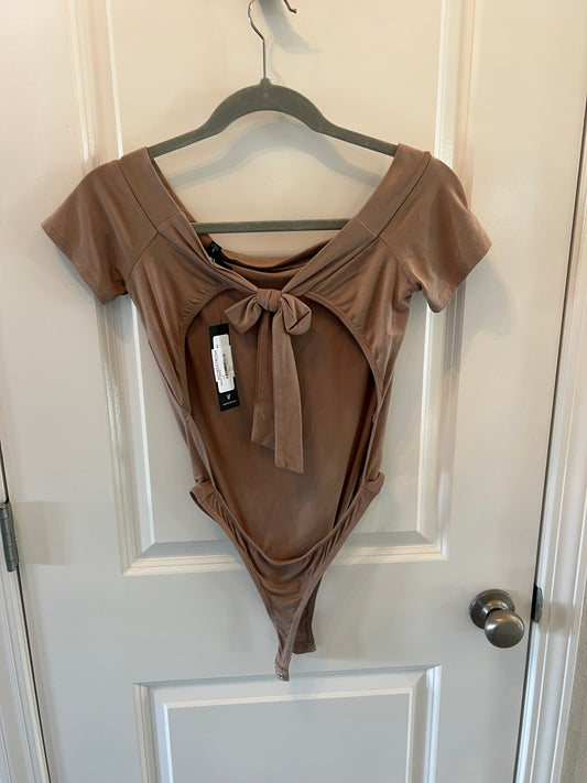 Lulu’s Open Back w Bow Short Sleeve Bodysuit Women’s Size Small Brown