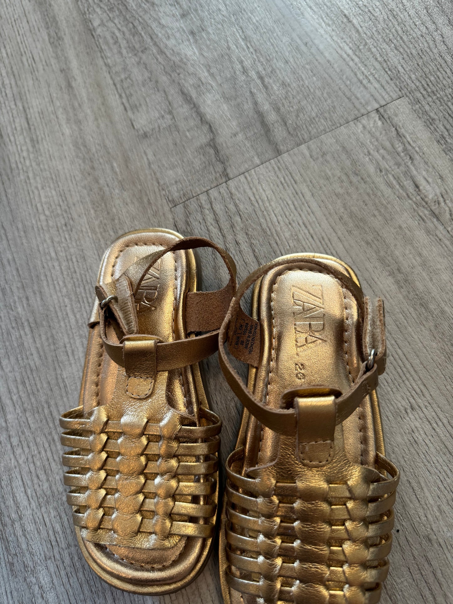 Zara Huarache Sandals Girl’s Size 26 (U.S. Size 9) Metallic Gold