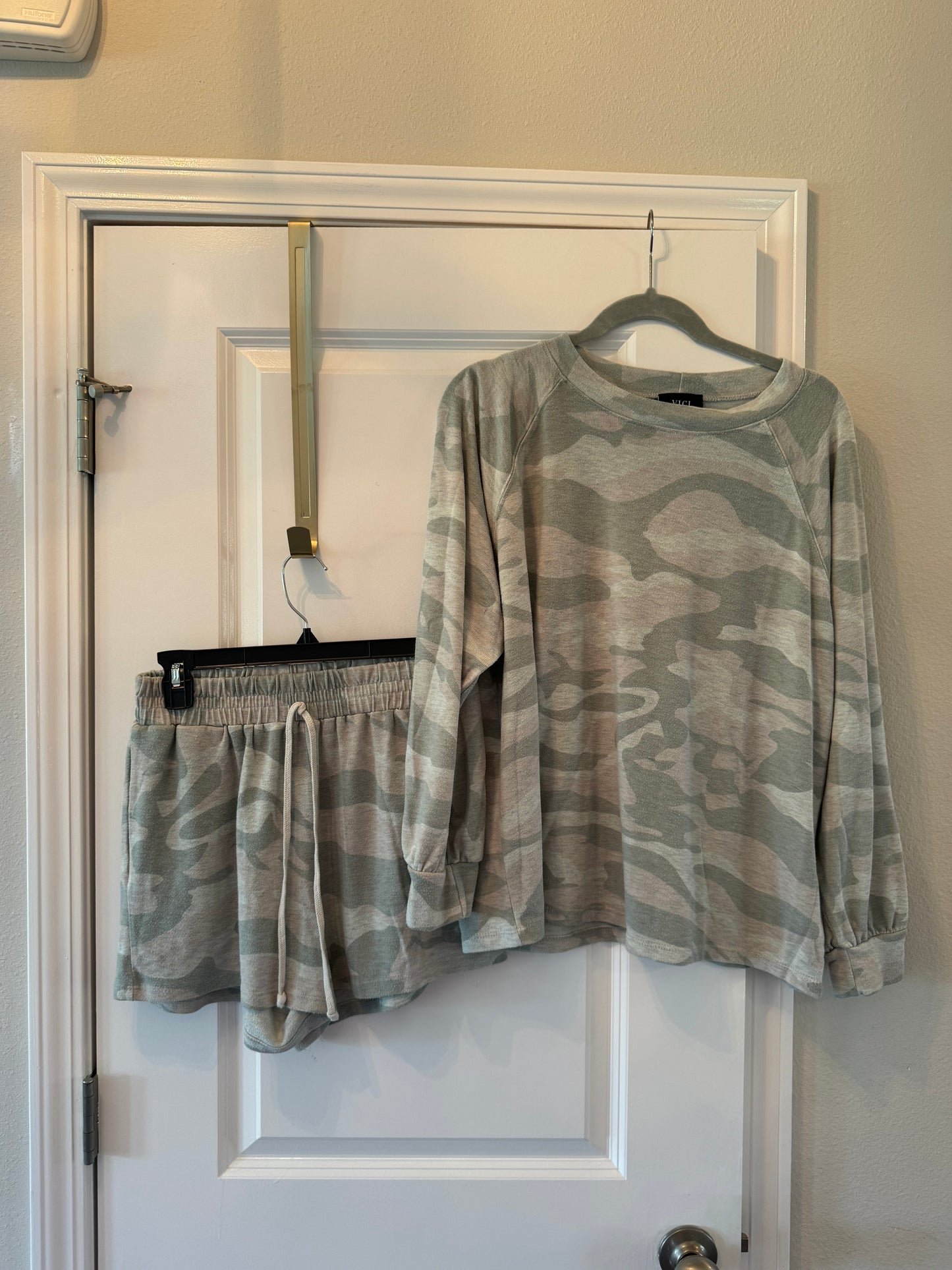 Vici Camo Matching Set Women’s Size Medium/Large Green