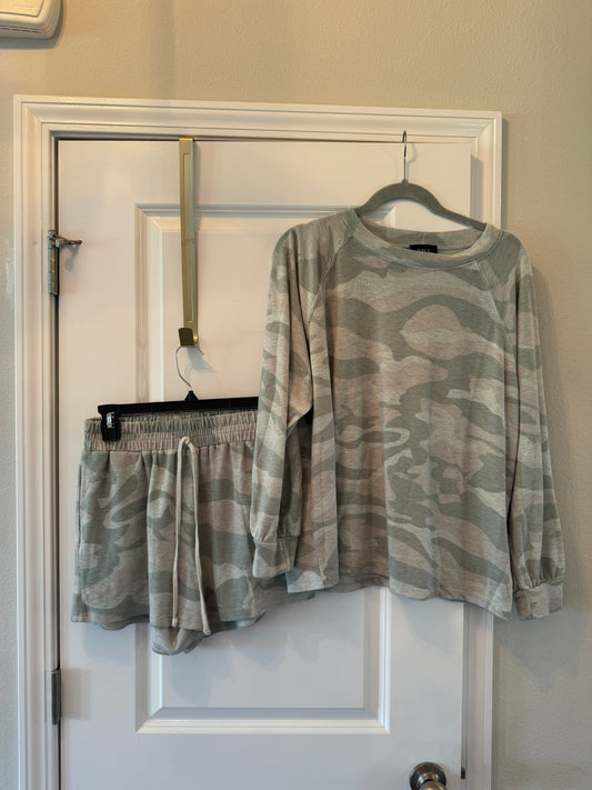 Vici Camo Matching Set Women’s Size Medium/Large Green