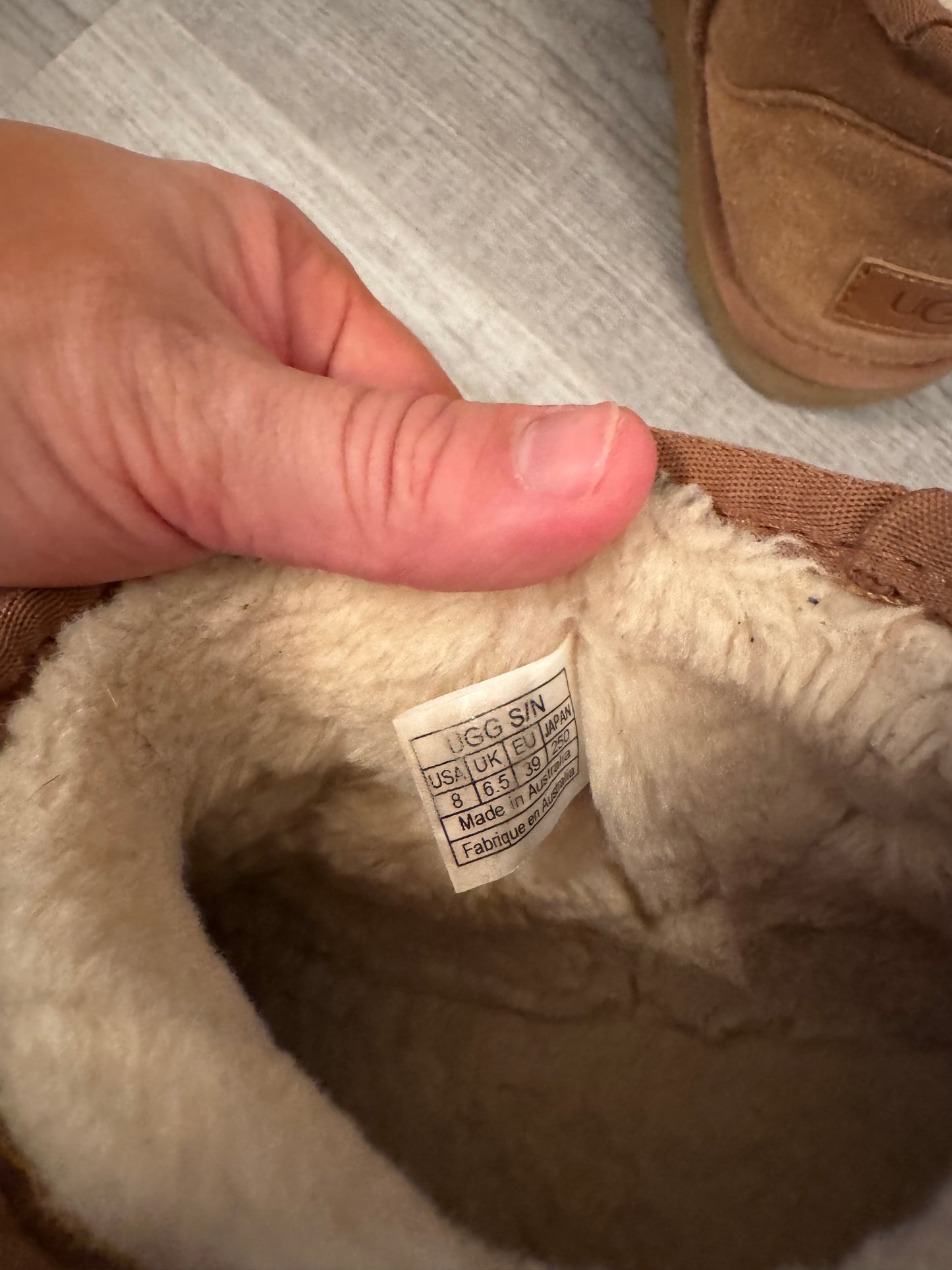 Women’s Mini Chestnut Uggs Size 8
