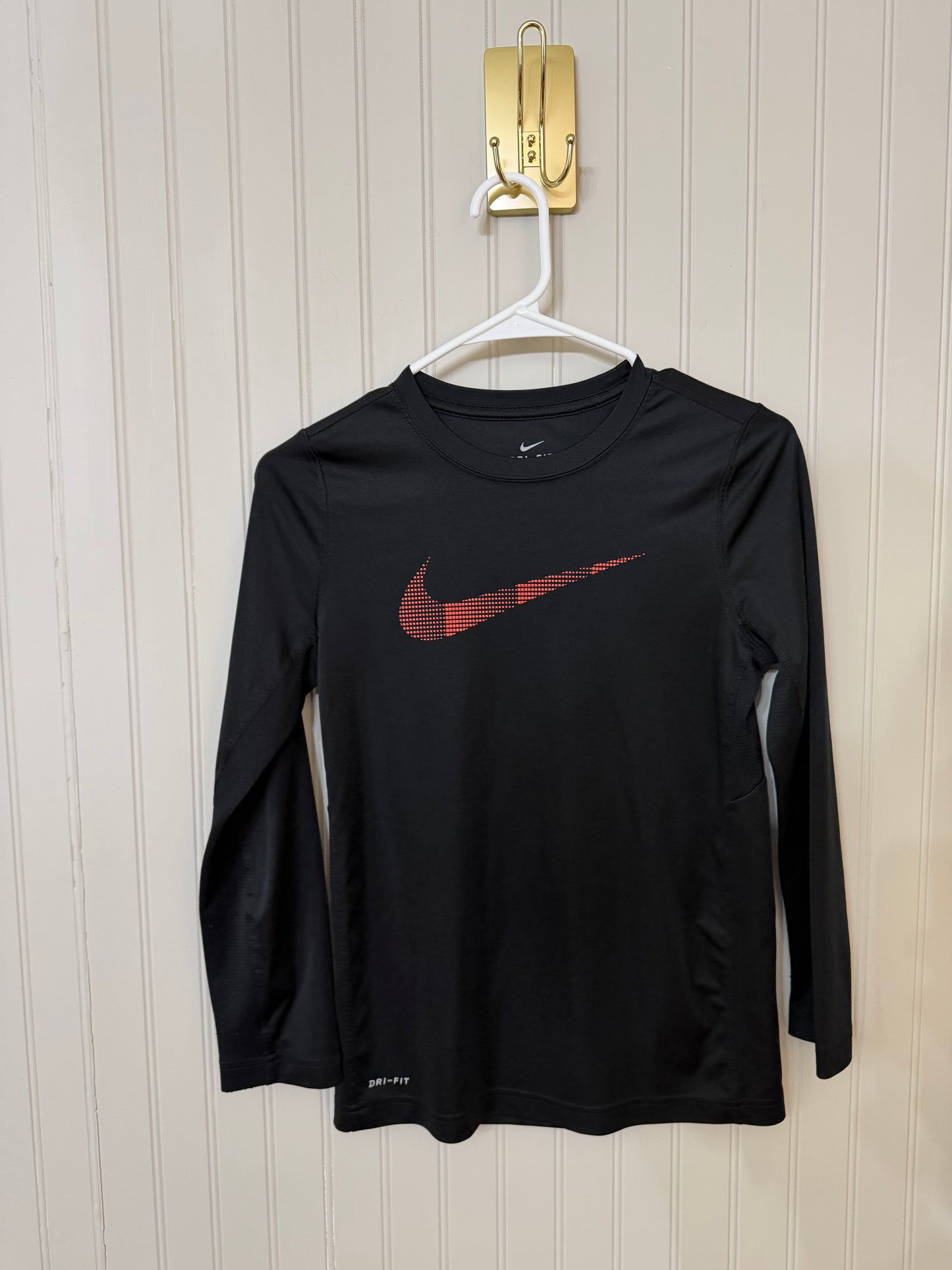 Nike Graphic Tee Youth Size Medium
