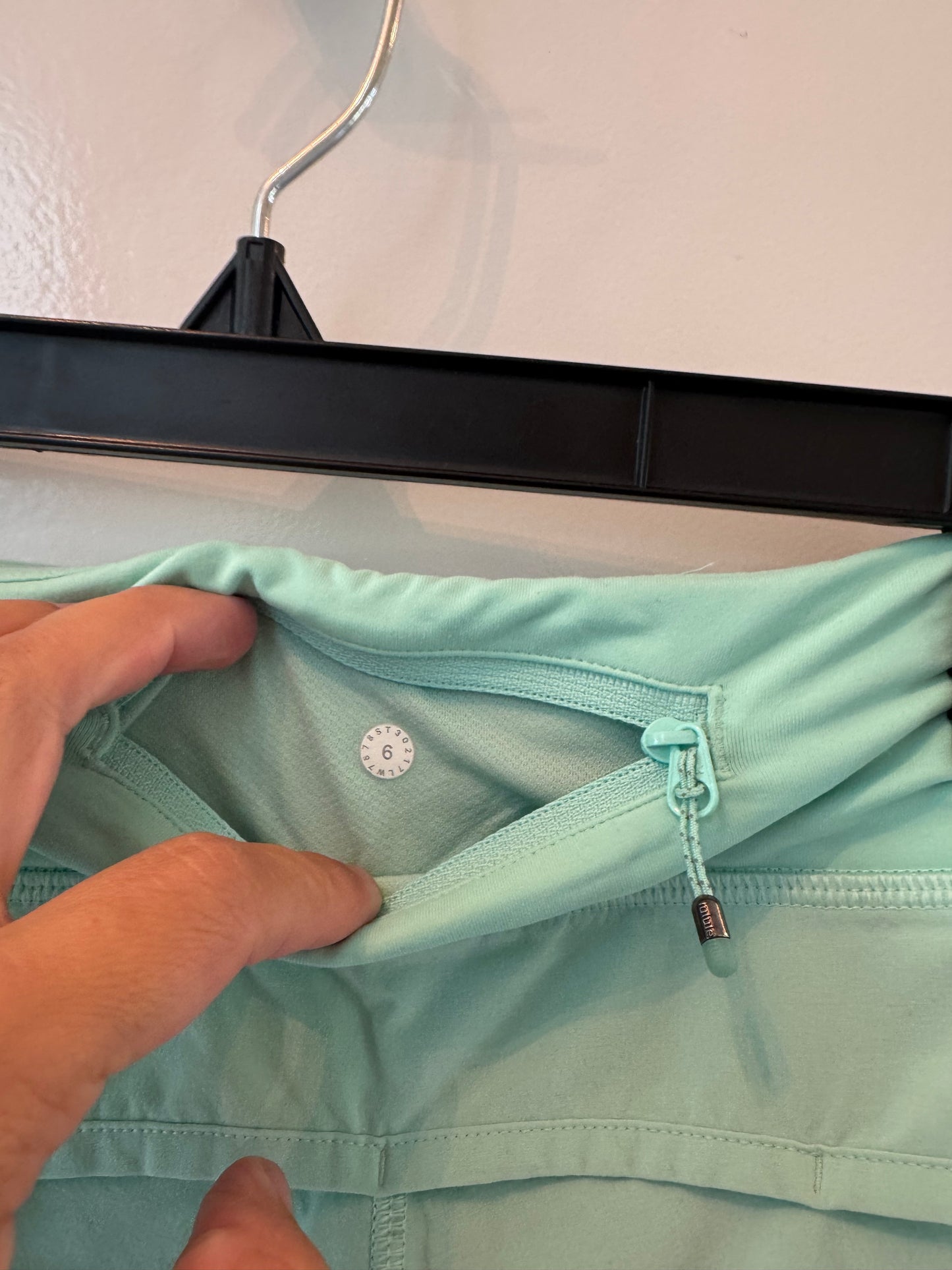 Lululemon Speed Up Short 2.5in Women’s Size 6 Blue Glow