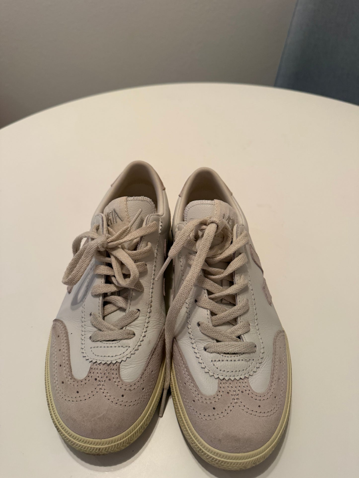 Veja Volley O.T. Sneaker Women’s 8