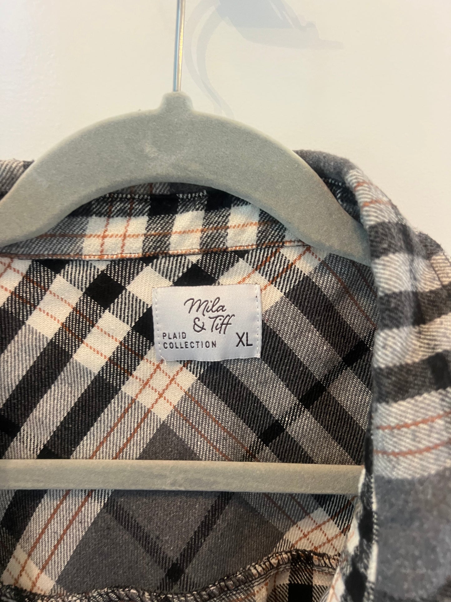 Mila & Tiff Plaid Flannel Button Front Shirt Women’s Size XL Gray