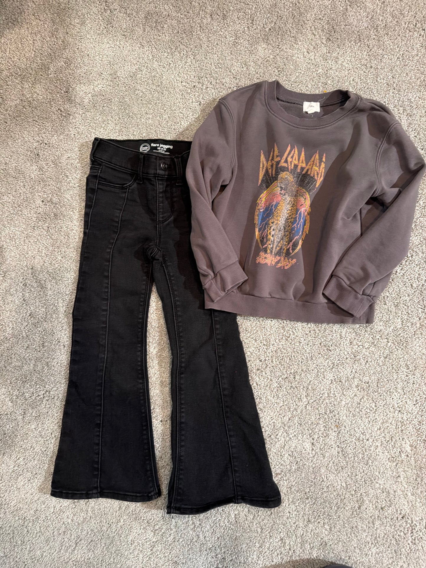 Graphic Sweatshirt Outfit Bundle size 4/5