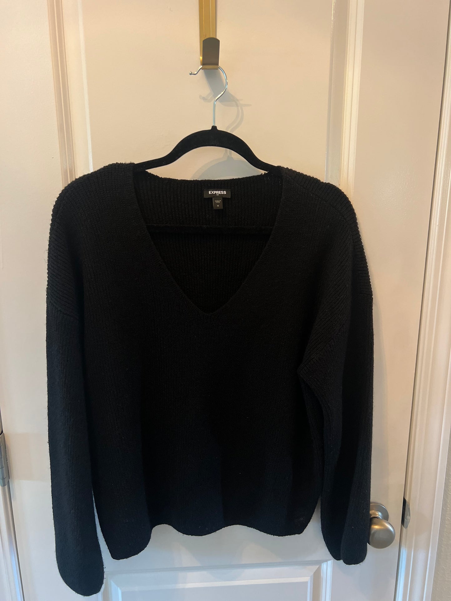 Express Ribbed VNeck Sweater Women’s Size Medium Black