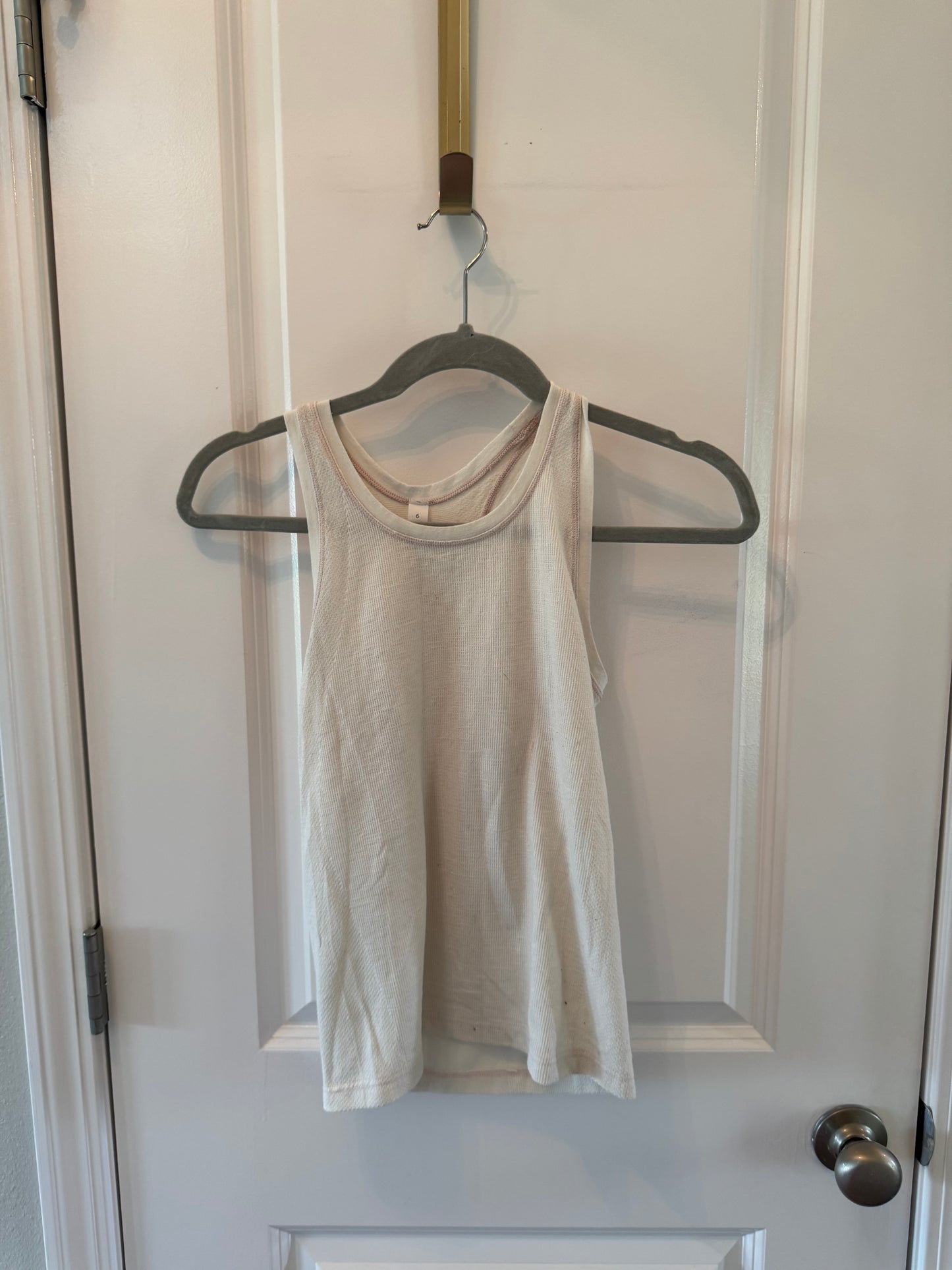 Lululemon Tank Women’s Size 6 Off White w Light Pink Stitching