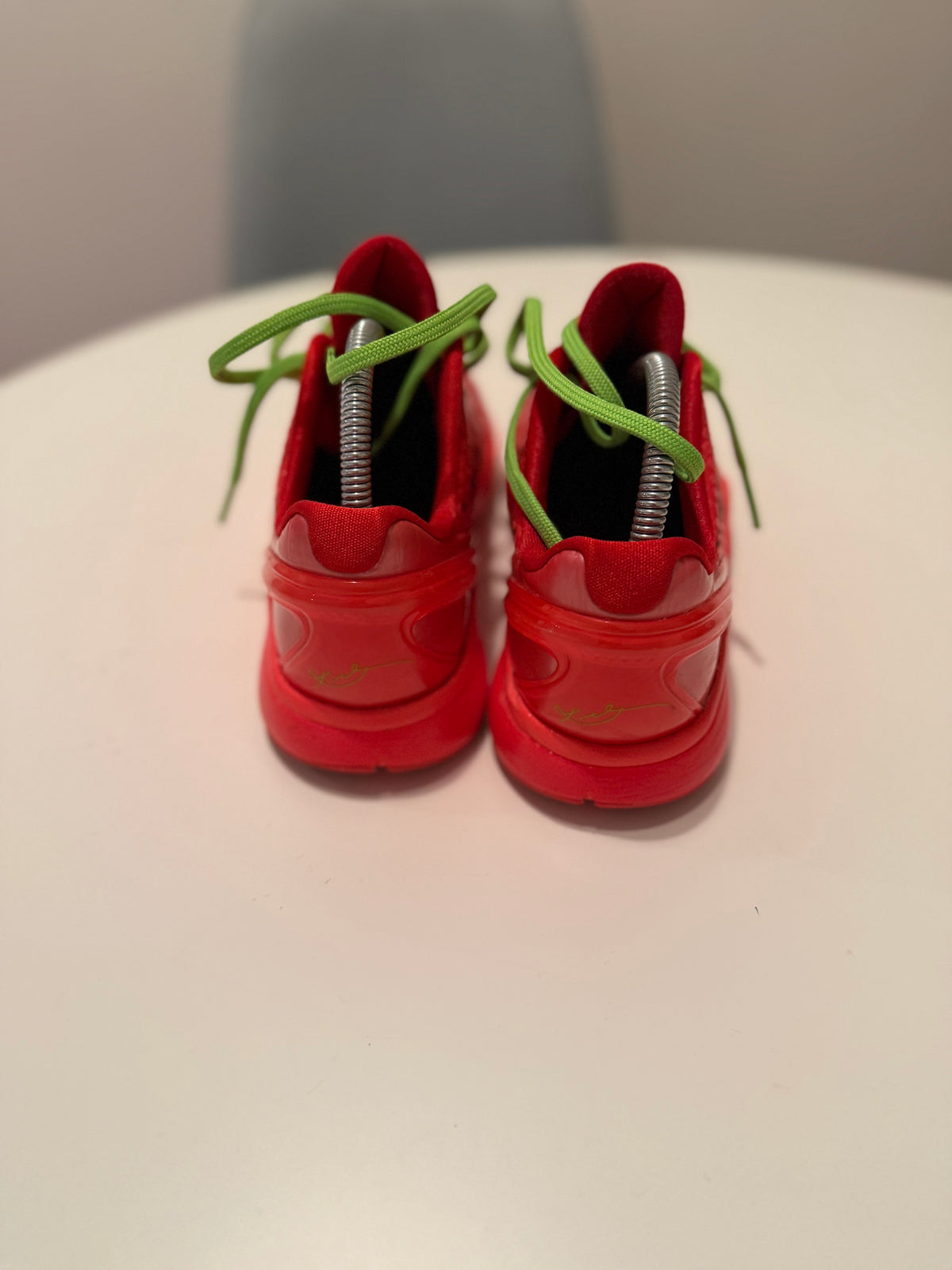 Kobe 6 Reverse Grinches Size 6.5
