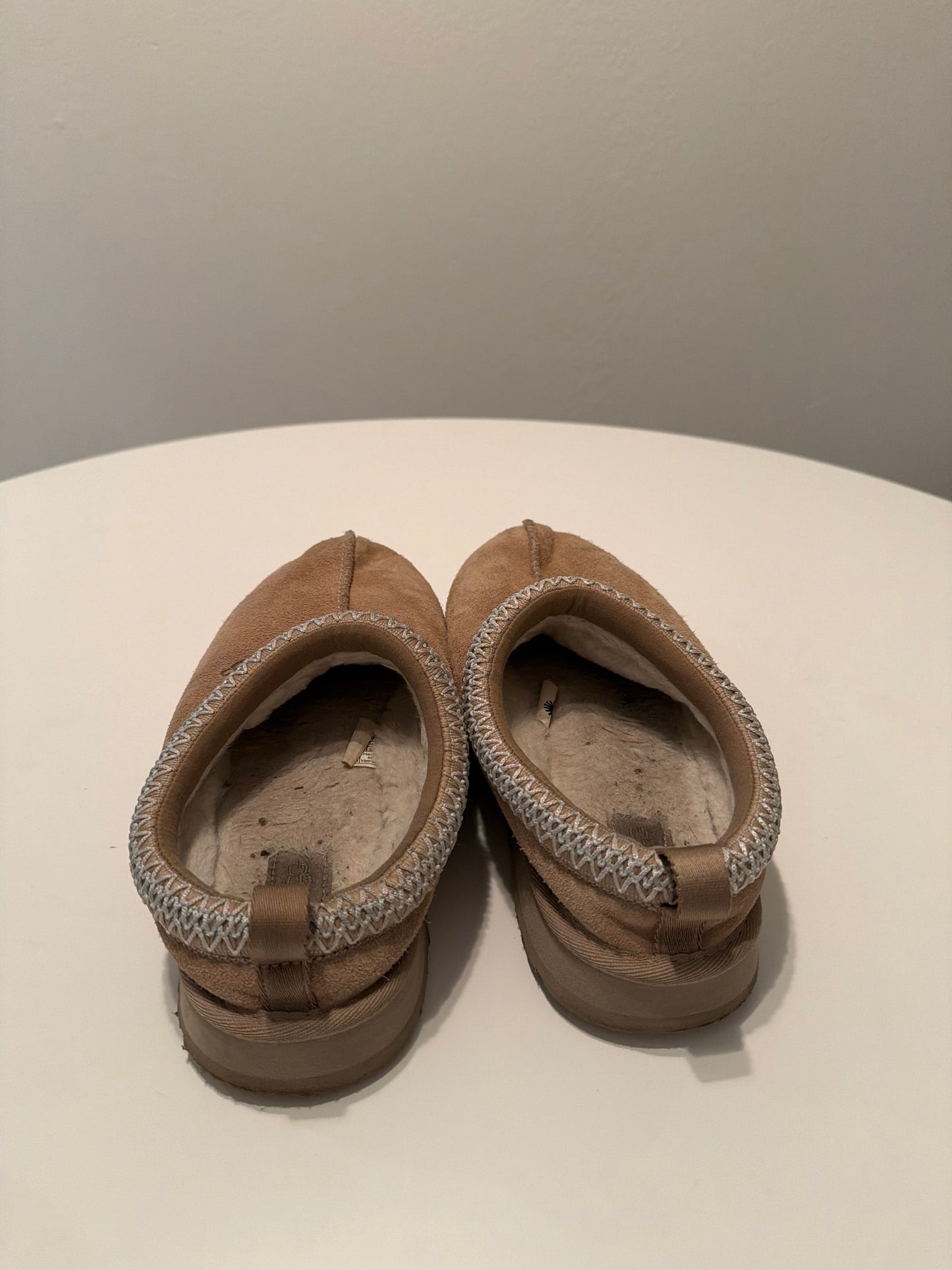 Ugg slippers size youth 5