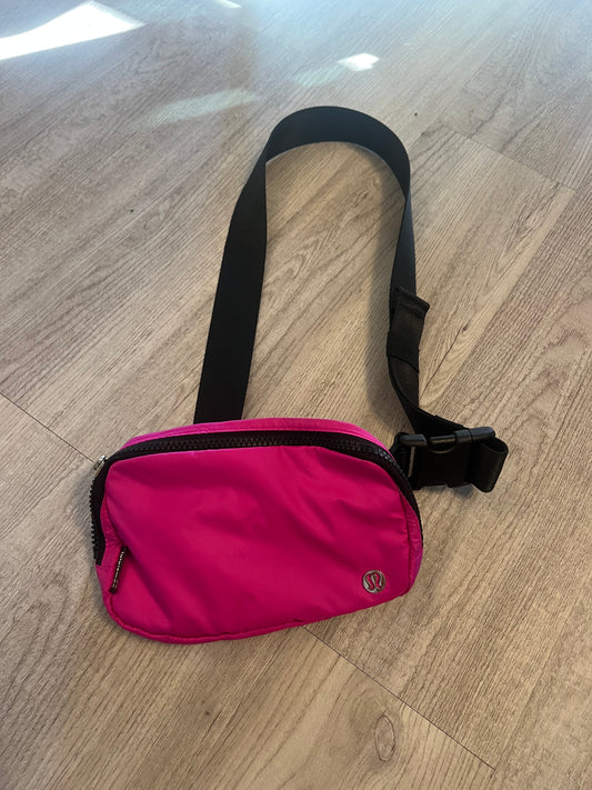 Lululemon belt bag (pink & black)