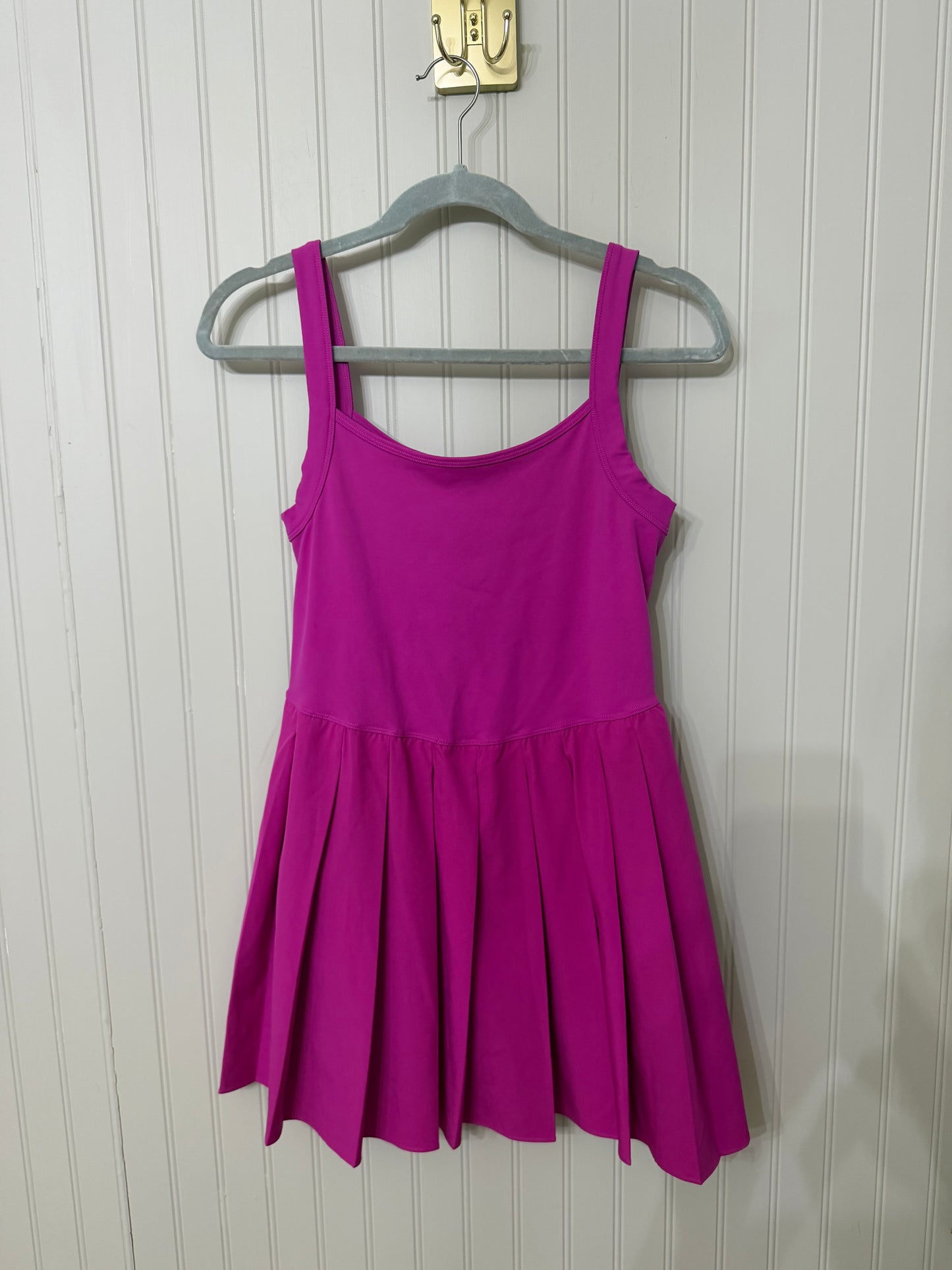Women’s Athletic Dress Size Medium