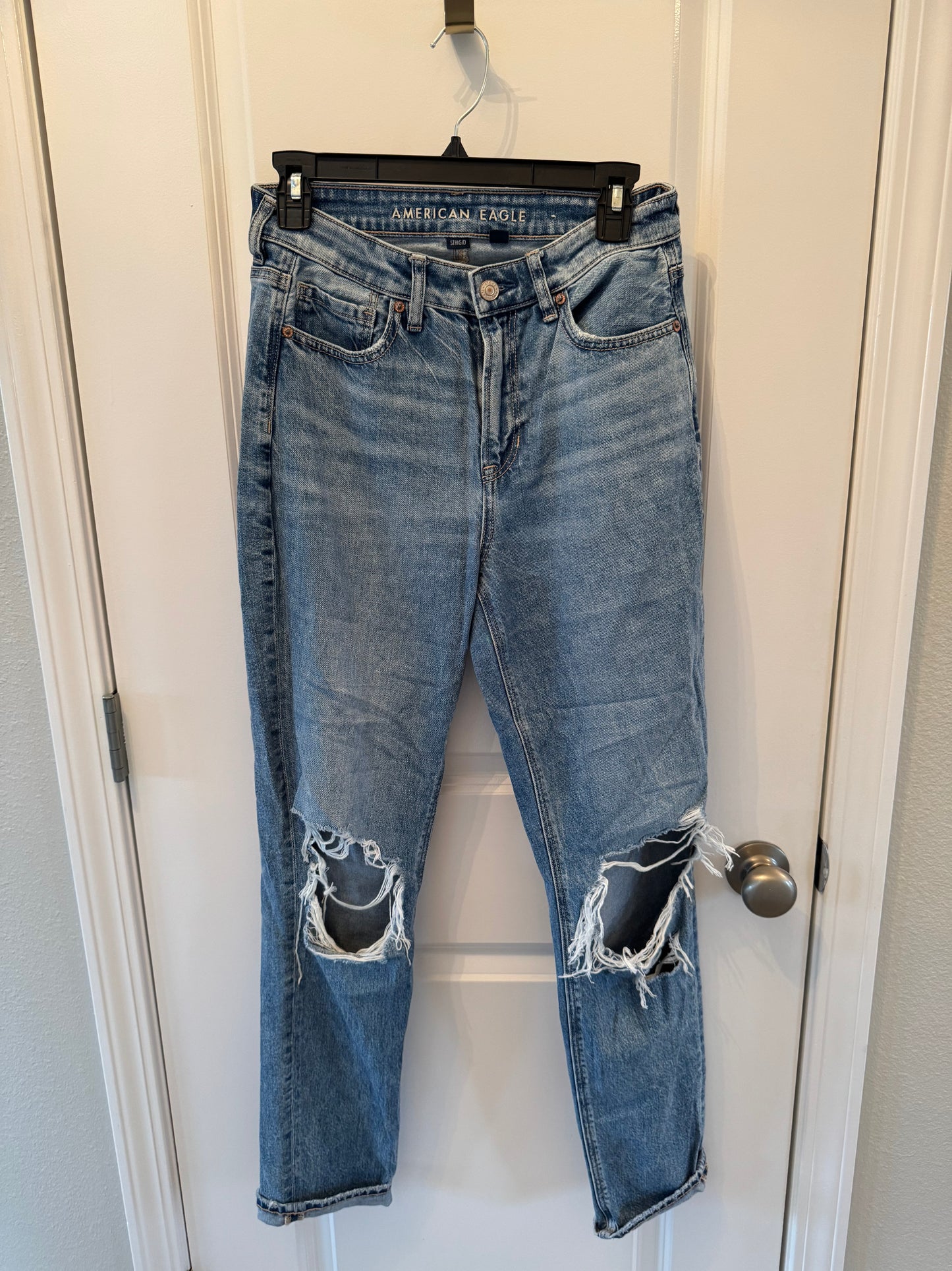 American Eagle Heavily Distressed Jeans Women’s 4 Long Mid Wash