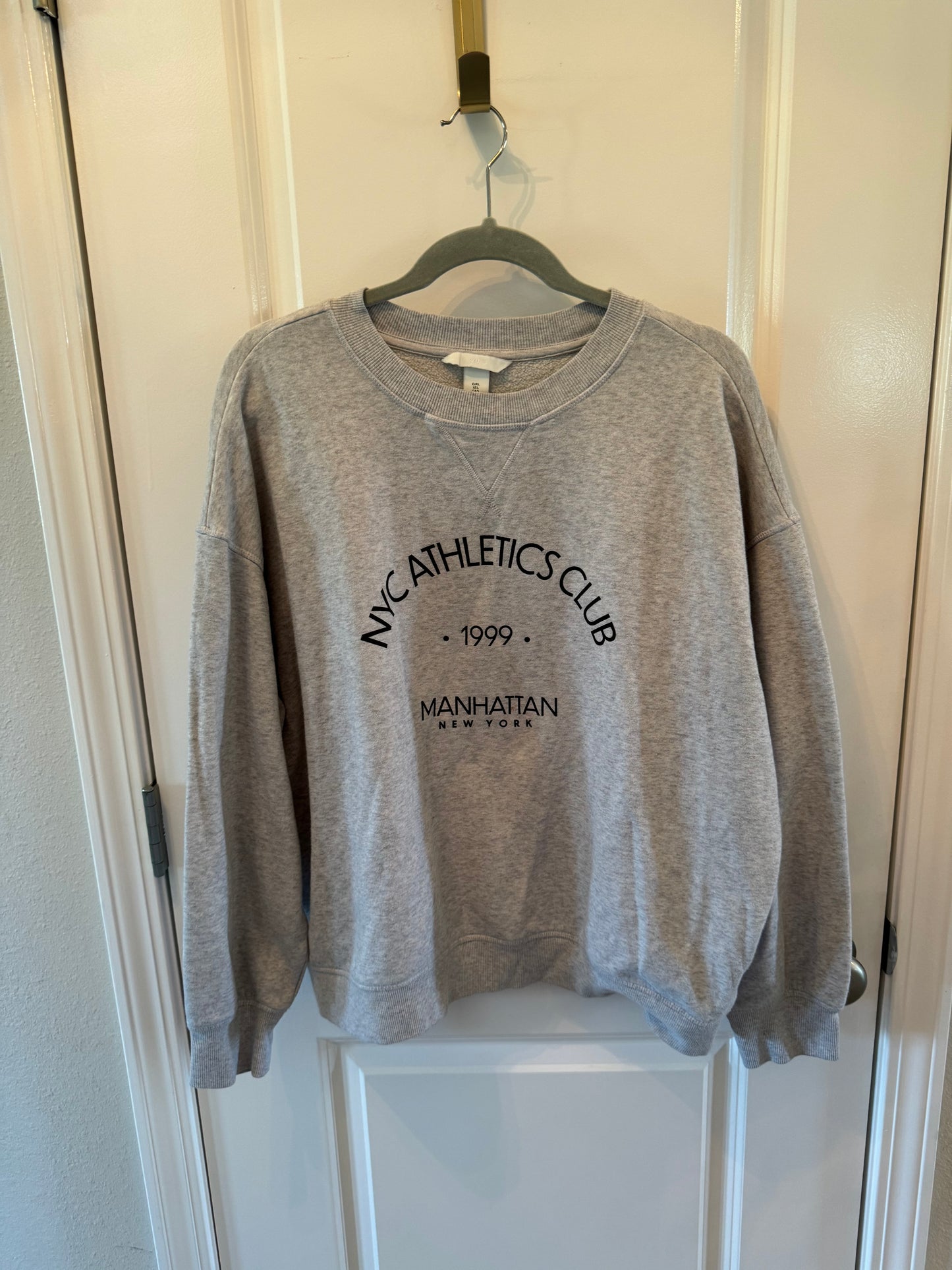 H&M Graphic Sweatshirt Size Large