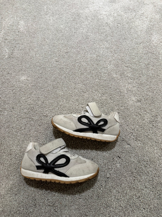 Sneakers Toddler Size 9